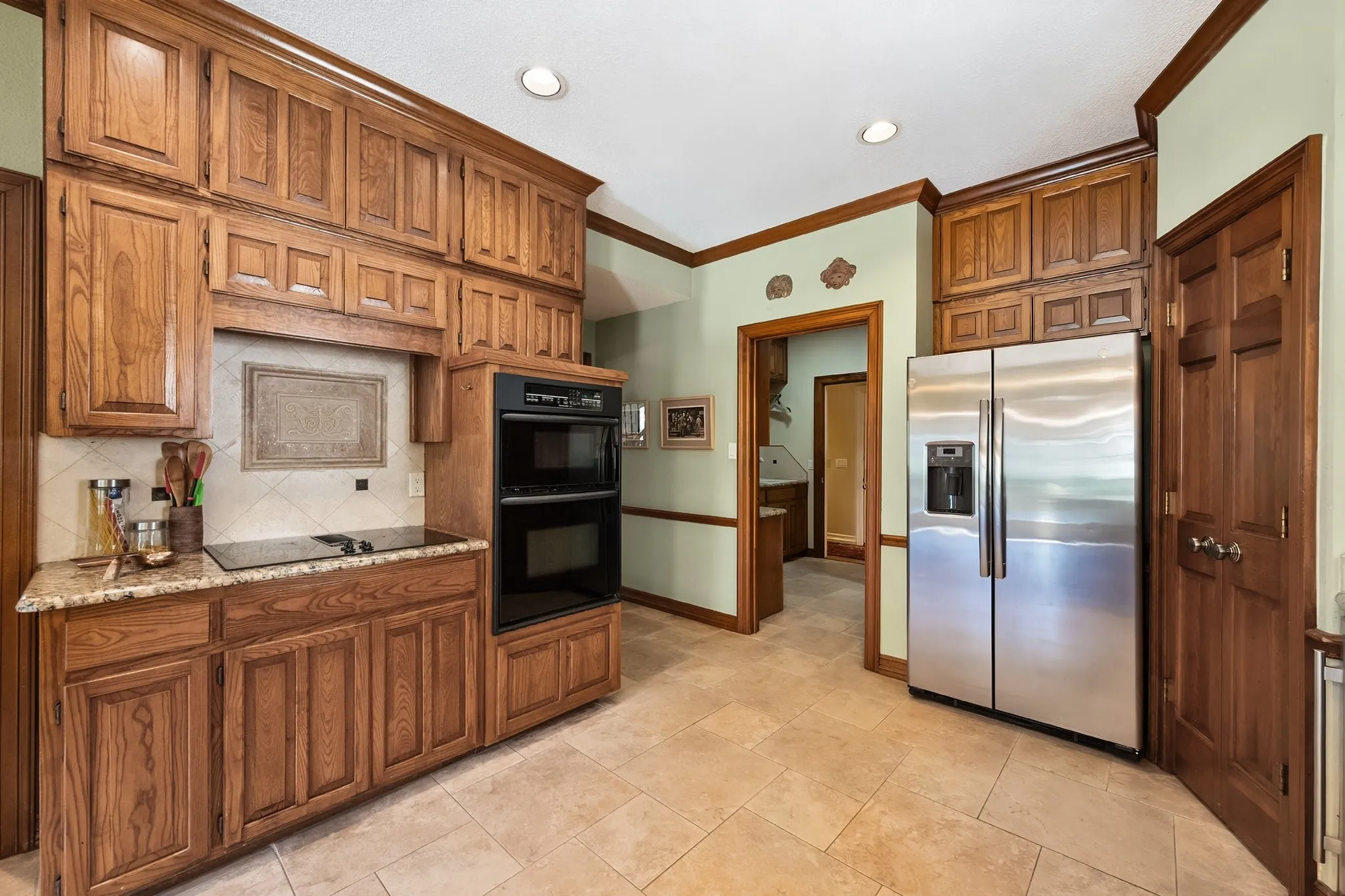 Single Family Residence For Sale in Tarrant County , 4007 Lake Powell Drive, Arlington, Texas 76016, 5 Bedroom, 5 Bathroom, 3 Garage spaces, 3,621 Sqft, built in 1984, mls#21389893, Real Estate Agent in Arlington, Homes For Sale in Tarrant county, Homes For Sale in Arlington, Realtor in Arlington Texas, Real Estate Brokerage Independent Realty Texas, Luminita Cordes Realtor