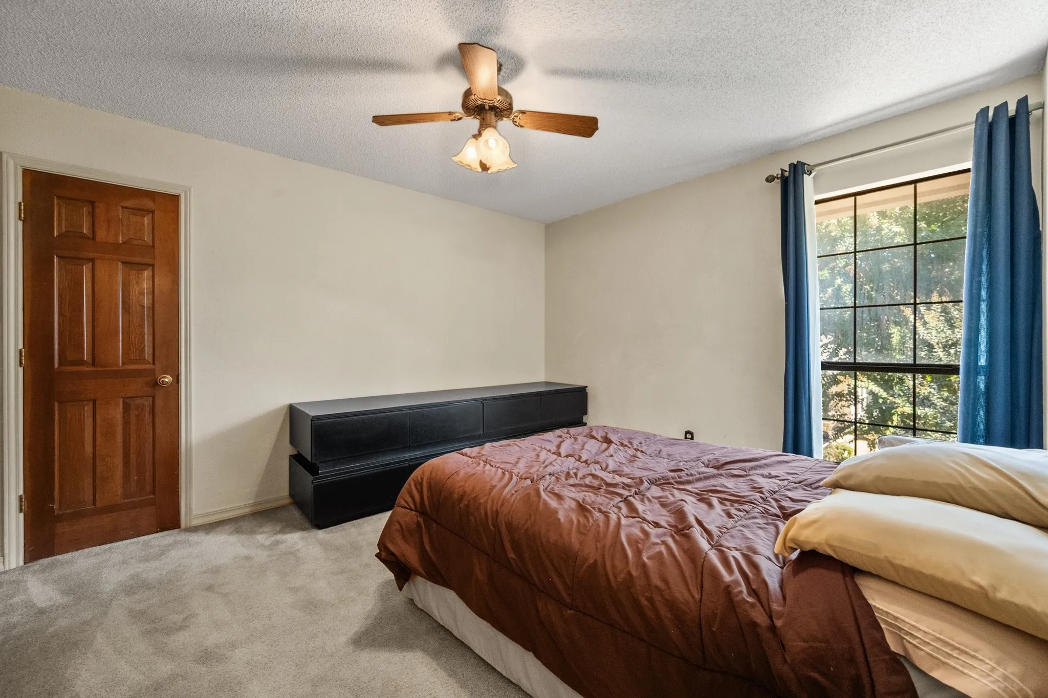 Single Family Residence For Sale in Tarrant County , 4007 Lake Powell Drive, Arlington, Texas 76016, 5 Bedroom, 5 Bathroom, 3 Garage spaces, 3,621 Sqft, built in 1984, mls#21389893, Real Estate Agent in Arlington, Homes For Sale in Tarrant county, Homes For Sale in Arlington, Realtor in Arlington Texas, Real Estate Brokerage Independent Realty Texas, Luminita Cordes Realtor