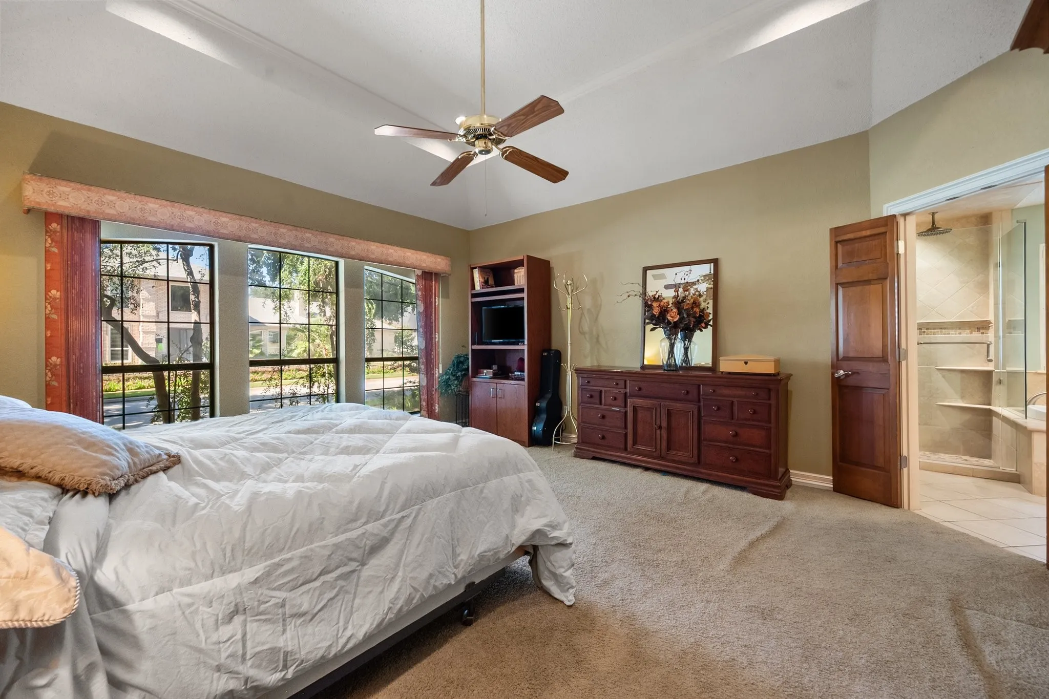 Single Family Residence For Sale in Tarrant County , 4007 Lake Powell Drive, Arlington, Texas 76016, 5 Bedroom, 5 Bathroom, 3 Garage spaces, 3,621 Sqft, built in 1984, mls#21389893, Real Estate Agent in Arlington, Homes For Sale in Tarrant county, Homes For Sale in Arlington, Realtor in Arlington Texas, Real Estate Brokerage Independent Realty Texas, Luminita Cordes Realtor