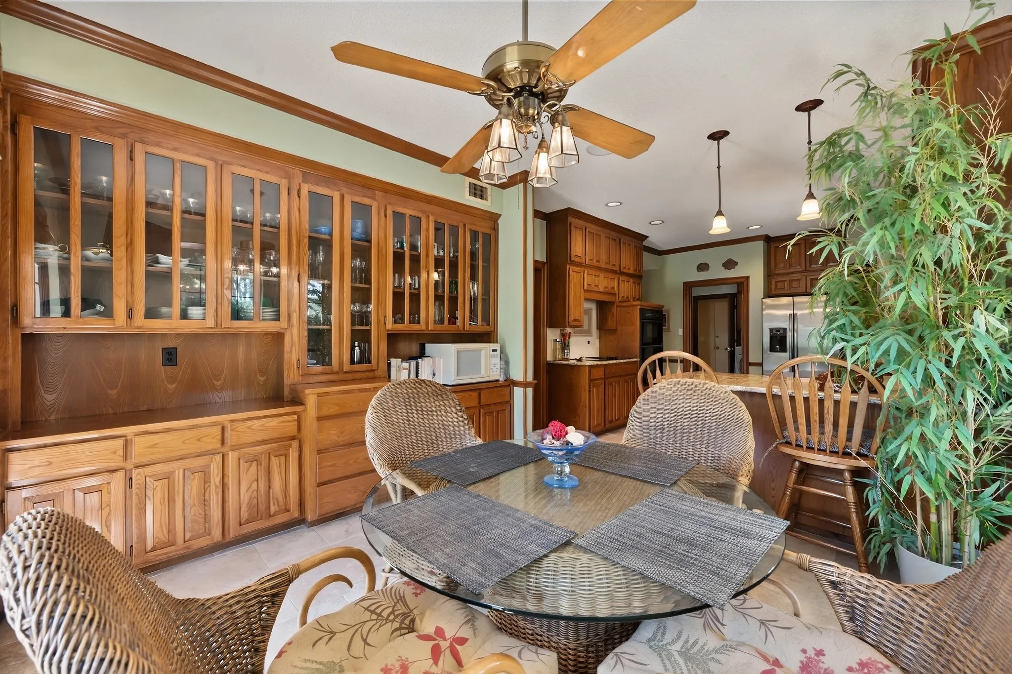 Single Family Residence For Sale in Tarrant County , 4007 Lake Powell Drive, Arlington, Texas 76016, 5 Bedroom, 5 Bathroom, 3 Garage spaces, 3,621 Sqft, built in 1984, mls#21389893, Real Estate Agent in Arlington, Homes For Sale in Tarrant county, Homes For Sale in Arlington, Realtor in Arlington Texas, Real Estate Brokerage Independent Realty Texas, Luminita Cordes Realtor