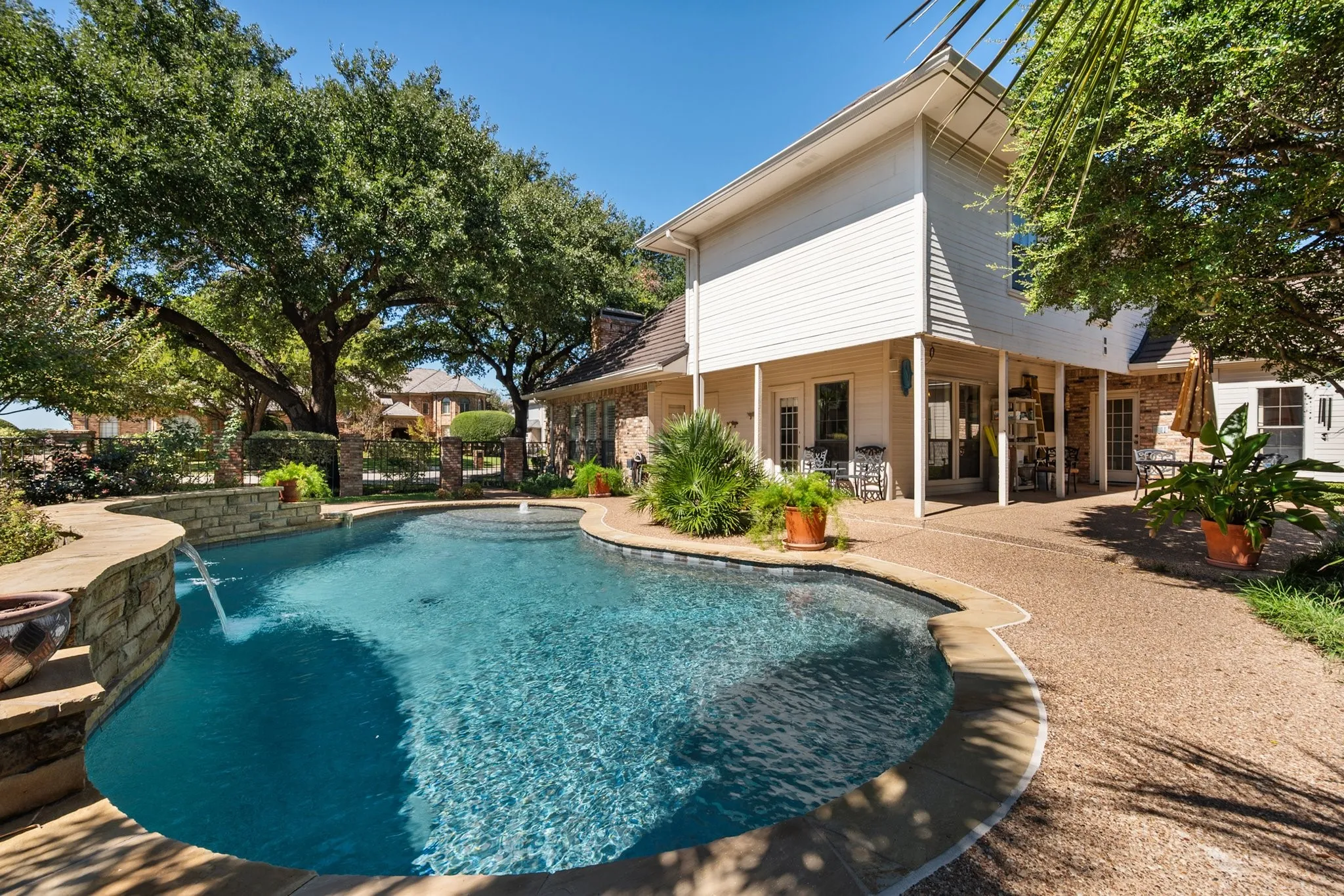 Single Family Residence For Sale in Tarrant County , 4007 Lake Powell Drive, Arlington, Texas 76016, 5 Bedroom, 5 Bathroom, 3 Garage spaces, 3,621 Sqft, built in 1984, mls#21389893, Real Estate Agent in Arlington, Homes For Sale in Tarrant county, Homes For Sale in Arlington, Realtor in Arlington Texas, Real Estate Brokerage Independent Realty Texas, Luminita Cordes Realtor