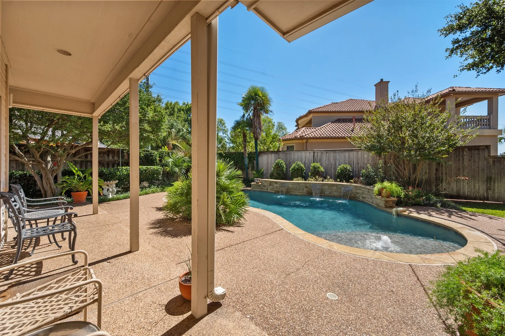 Single Family Residence For Sale in Tarrant County , 4007 Lake Powell Drive, Arlington, Texas 76016, 5 Bedroom, 5 Bathroom, 3 Garage spaces, 3,621 Sqft, built in 1984, mls#21389893, Real Estate Agent in Arlington, Homes For Sale in Tarrant county, Homes For Sale in Arlington, Realtor in Arlington Texas, Real Estate Brokerage Independent Realty Texas, Luminita Cordes Realtor