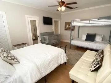 Single Family Residence For Rent in Tarrant County , 2545 Rogers Avenue, Fort Worth, Texas 76109, 4 Bedroom, 2 Bathroom, Garage spaces, 1,643 Sqft, built in 1921, mls#21391976, Real Estate Agent in Fort Worth, Homes For Rent in Tarrant county, Homes For Rent in Fort Worth, Realtor in Fort Worth Texas, Real Estate Brokerage Independent Realty Texas, Luminita Cordes Realtor