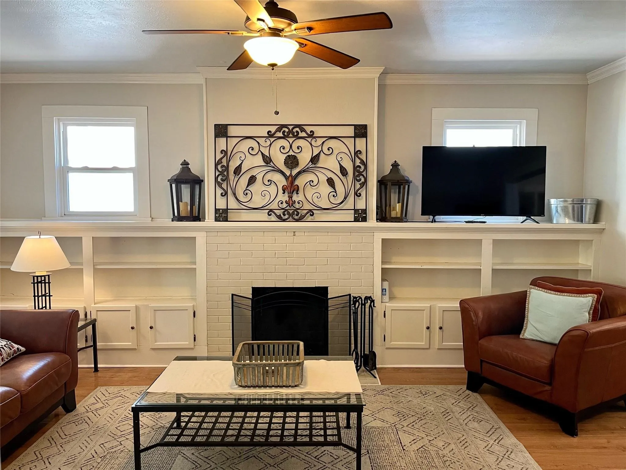Single Family Residence For Rent in Tarrant County , 2545 Rogers Avenue, Fort Worth, Texas 76109, 4 Bedroom, 2 Bathroom, Garage spaces, 1,643 Sqft, built in 1921, mls#21391976, Real Estate Agent in Fort Worth, Homes For Rent in Tarrant county, Homes For Rent in Fort Worth, Realtor in Fort Worth Texas, Real Estate Brokerage Independent Realty Texas, Luminita Cordes Realtor