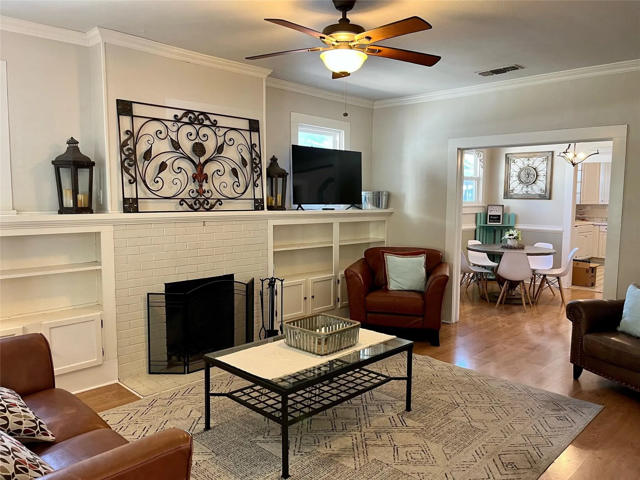 Single Family Residence For Rent in Tarrant County , 2545 Rogers Avenue, Fort Worth, Texas 76109, 4 Bedroom, 2 Bathroom, Garage spaces, 1,643 Sqft, built in 1921, mls#21391976, Real Estate Agent in Fort Worth, Homes For Rent in Tarrant county, Homes For Rent in Fort Worth, Realtor in Fort Worth Texas, Real Estate Brokerage Independent Realty Texas, Luminita Cordes Realtor