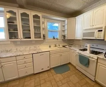 Single Family Residence For Rent in Tarrant County , 2545 Rogers Avenue, Fort Worth, Texas 76109, 4 Bedroom, 2 Bathroom, Garage spaces, 1,643 Sqft, built in 1921, mls#21391976, Real Estate Agent in Fort Worth, Homes For Rent in Tarrant county, Homes For Rent in Fort Worth, Realtor in Fort Worth Texas, Real Estate Brokerage Independent Realty Texas, Luminita Cordes Realtor