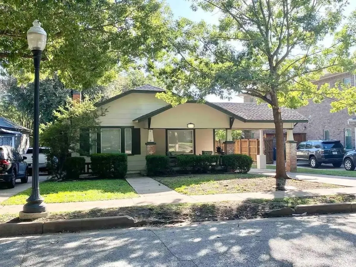 Single Family Residence For Rent in Tarrant County , 2545 Rogers Avenue, Fort Worth, Texas 76109, 4 Bedroom, 2 Bathroom, Garage spaces, 1,643 Sqft, built in 1921, mls#21391976, Real Estate Agent in Fort Worth, Homes For Rent in Tarrant county, Homes For Rent in Fort Worth, Realtor in Fort Worth Texas, Real Estate Brokerage Independent Realty Texas, Luminita Cordes Realtor
