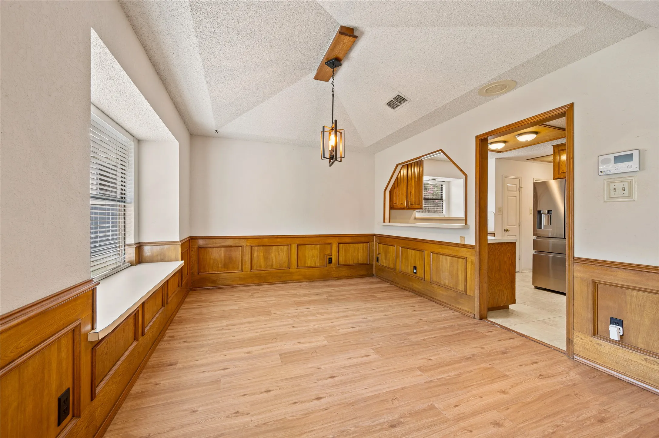Single Family Residence For Sale in Tarrant County , 5433 Dana Point Drive, Arlington, Texas 76017, 3 Bedroom, 2 Bathroom, 2 Garage spaces, 1,779 Sqft, built in 1984, mls#21389496, Real Estate Agent in Arlington, Homes For Sale in Tarrant county, Homes For Sale in Arlington, Realtor in Arlington Texas, Real Estate Brokerage Independent Realty Texas, Luminita Cordes Realtor