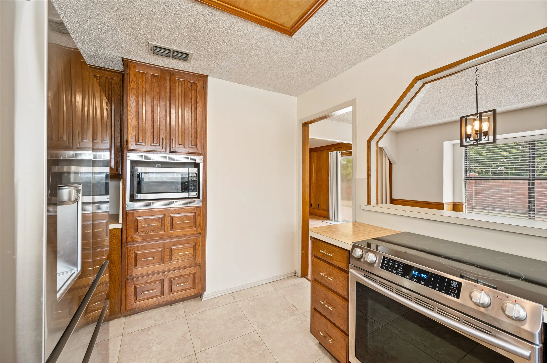 Single Family Residence For Sale in Tarrant County , 5433 Dana Point Drive, Arlington, Texas 76017, 3 Bedroom, 2 Bathroom, 2 Garage spaces, 1,779 Sqft, built in 1984, mls#21389496, Real Estate Agent in Arlington, Homes For Sale in Tarrant county, Homes For Sale in Arlington, Realtor in Arlington Texas, Real Estate Brokerage Independent Realty Texas, Luminita Cordes Realtor