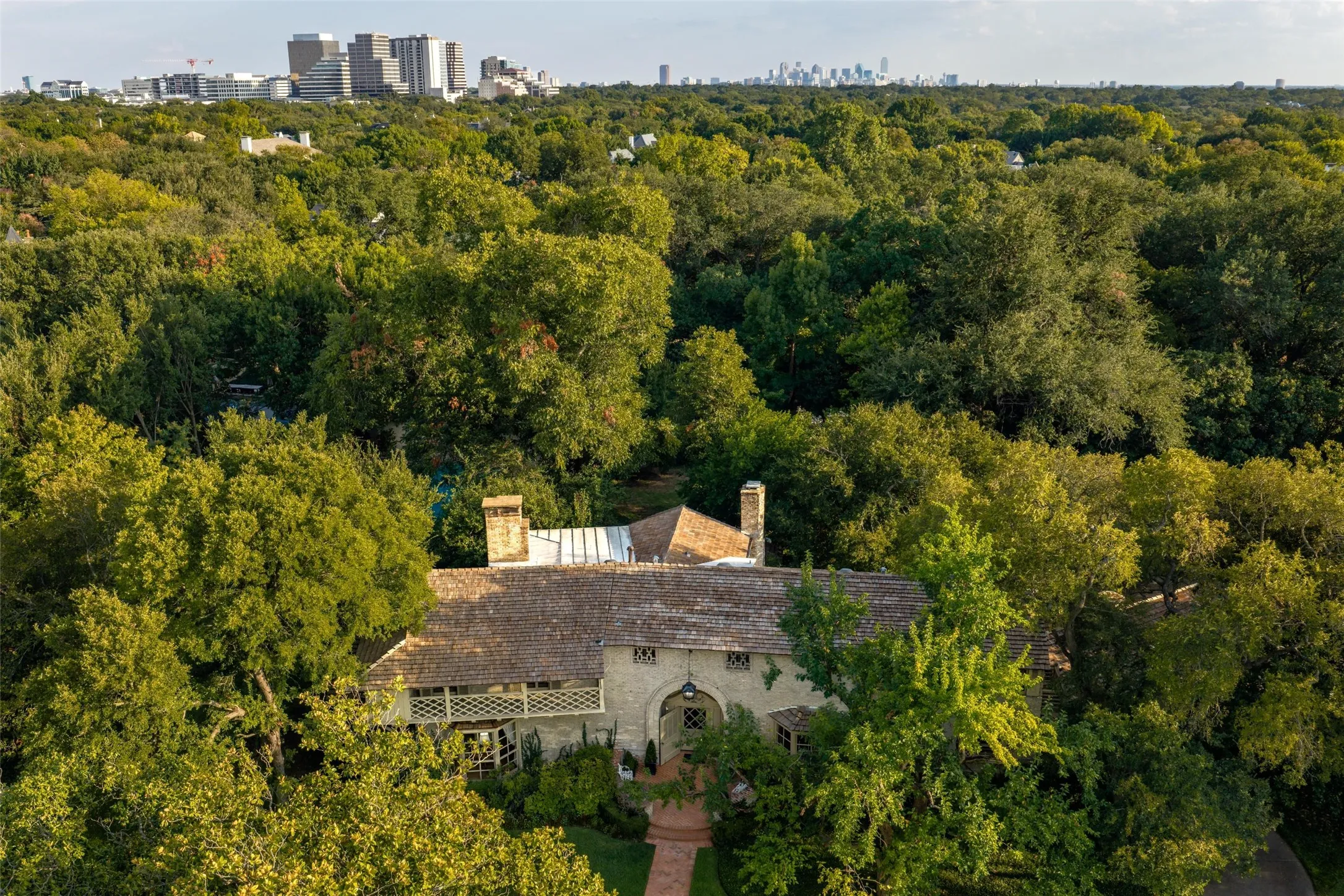 Single Family Residence For Sale in Dallas County , 5310 Park Lane, Dallas, Texas 75220, 4 Bedroom, 5 Bathroom, 2 Garage spaces, 7,354 Sqft, built in 1939, mls#21391763, Real Estate Agent in Dallas, Homes For Sale in Dallas county, Homes For Sale in Dallas, Realtor in Dallas Texas, Real Estate Brokerage Independent Realty Texas, Luminita Cordes Realtor