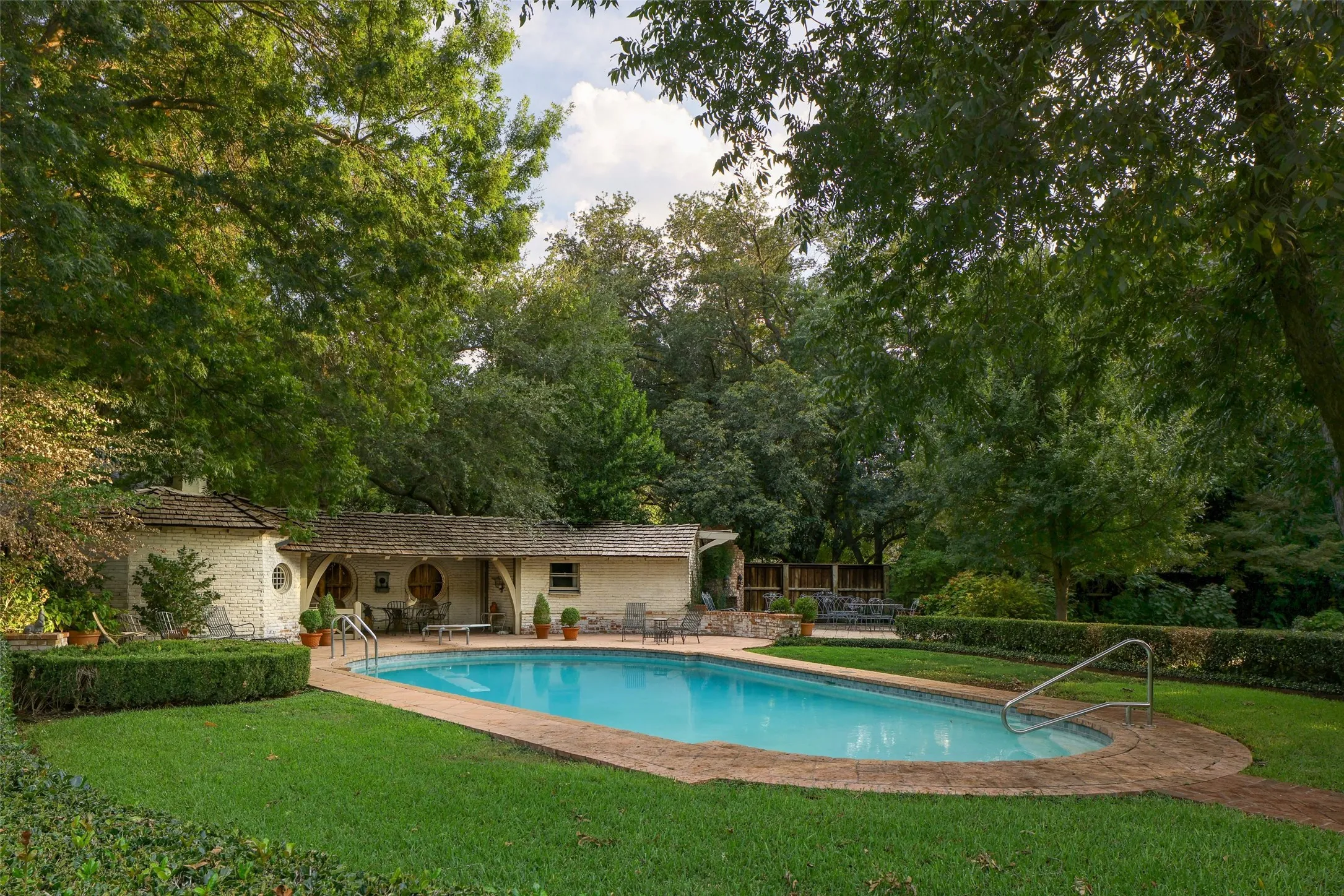 Single Family Residence For Sale in Dallas County , 5310 Park Lane, Dallas, Texas 75220, 4 Bedroom, 5 Bathroom, 2 Garage spaces, 7,354 Sqft, built in 1939, mls#21391763, Real Estate Agent in Dallas, Homes For Sale in Dallas county, Homes For Sale in Dallas, Realtor in Dallas Texas, Real Estate Brokerage Independent Realty Texas, Luminita Cordes Realtor