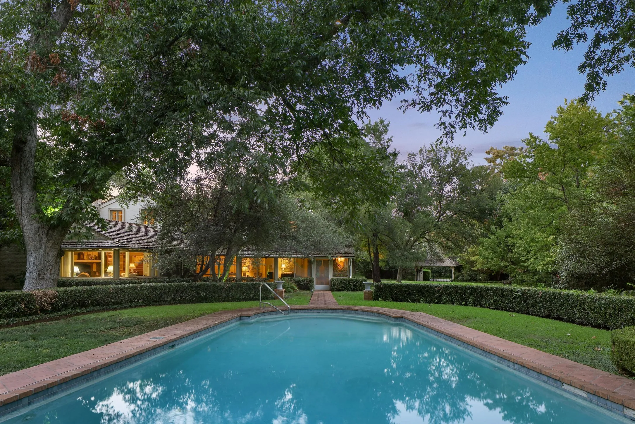 Single Family Residence For Sale in Dallas County , 5310 Park Lane, Dallas, Texas 75220, 4 Bedroom, 5 Bathroom, 2 Garage spaces, 7,354 Sqft, built in 1939, mls#21391763, Real Estate Agent in Dallas, Homes For Sale in Dallas county, Homes For Sale in Dallas, Realtor in Dallas Texas, Real Estate Brokerage Independent Realty Texas, Luminita Cordes Realtor