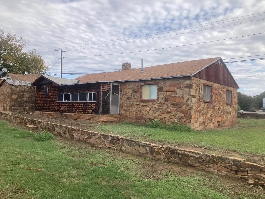 Office For Sale in Young County , 1716 Hwy 16 S, Graham, Texas 76450, 0, 0, Garage spaces, 0 Sqft, built in 1945, mls#21392097, Real Estate Agent in Graham, Homes For Sale in Young county, Homes For Sale in Graham, Realtor in Graham Texas, Real Estate Brokerage Independent Realty Texas, Luminita Cordes Realtor