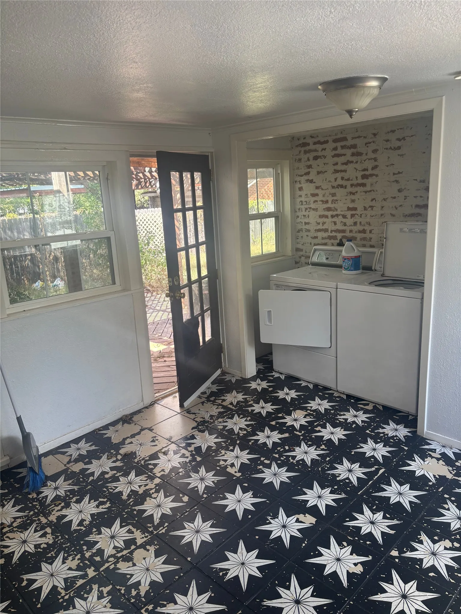 Single Family Residence For Rent in Taylor County , 1841 Belmont Boulevard, Abilene, Texas 79602, 3 Bedroom, 2 Bathroom, Garage spaces, 1,464 Sqft, built in 1948, mls#21392104, Real Estate Agent in Abilene, Homes For Rent in Taylor county, Homes For Rent in Abilene, Realtor in Abilene Texas, Real Estate Brokerage Independent Realty Texas, Luminita Cordes Realtor