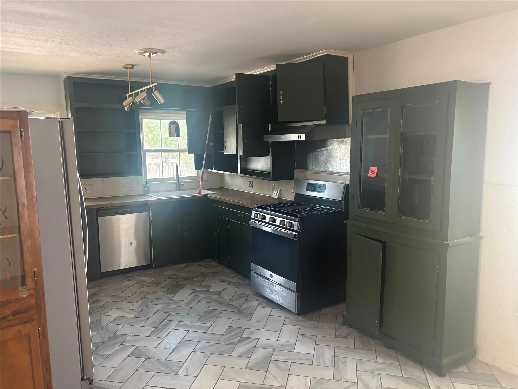 Single Family Residence For Rent in Taylor County , 1841 Belmont Boulevard, Abilene, Texas 79602, 3 Bedroom, 2 Bathroom, Garage spaces, 1,464 Sqft, built in 1948, mls#21392104, Real Estate Agent in Abilene, Homes For Rent in Taylor county, Homes For Rent in Abilene, Realtor in Abilene Texas, Real Estate Brokerage Independent Realty Texas, Luminita Cordes Realtor