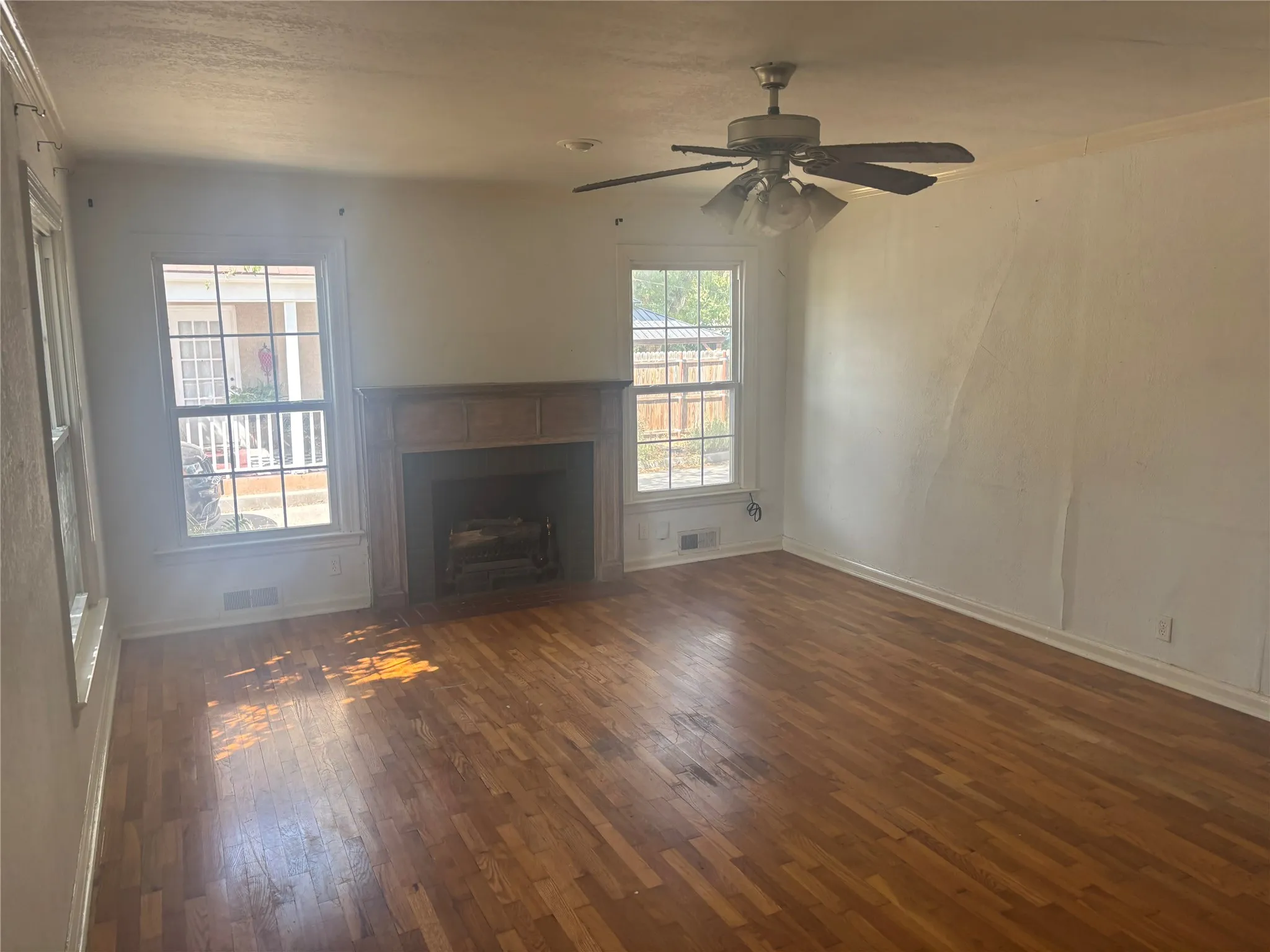 Single Family Residence For Rent in Taylor County , 1841 Belmont Boulevard, Abilene, Texas 79602, 3 Bedroom, 2 Bathroom, Garage spaces, 1,464 Sqft, built in 1948, mls#21392104, Real Estate Agent in Abilene, Homes For Rent in Taylor county, Homes For Rent in Abilene, Realtor in Abilene Texas, Real Estate Brokerage Independent Realty Texas, Luminita Cordes Realtor