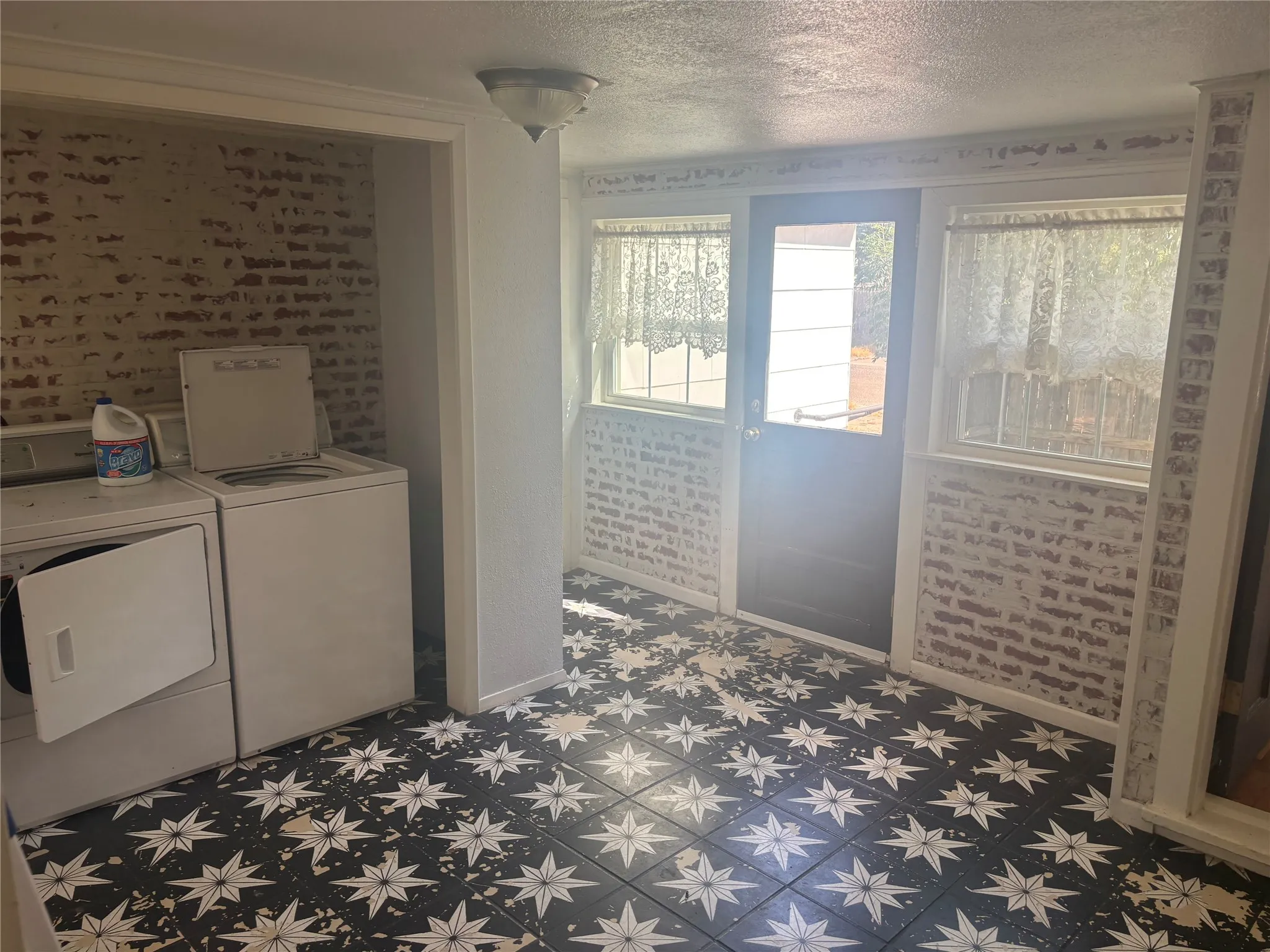 Single Family Residence For Rent in Taylor County , 1841 Belmont Boulevard, Abilene, Texas 79602, 3 Bedroom, 2 Bathroom, Garage spaces, 1,464 Sqft, built in 1948, mls#21392104, Real Estate Agent in Abilene, Homes For Rent in Taylor county, Homes For Rent in Abilene, Realtor in Abilene Texas, Real Estate Brokerage Independent Realty Texas, Luminita Cordes Realtor