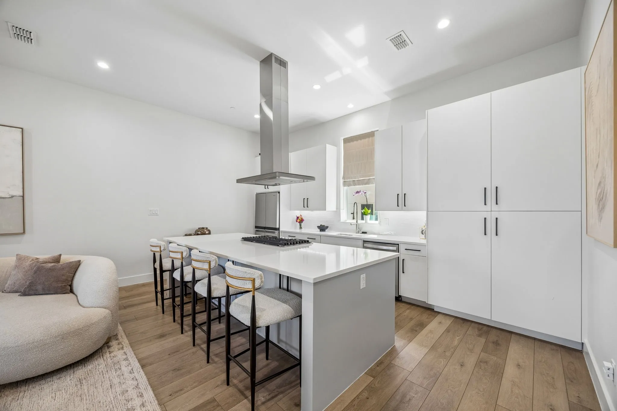 Condominium For Rent in Dallas County , 1865 Summit Avenue 102, Dallas, Texas 75206, 2 Bedroom, 3 Bathroom, 2 Garage spaces, 1,524 Sqft, built in 2019, mls#21388890, Real Estate Agent in Dallas, Homes For Rent in Dallas county, Homes For Rent in Dallas, Realtor in Dallas Texas, Real Estate Brokerage Independent Realty Texas, Luminita Cordes Realtor