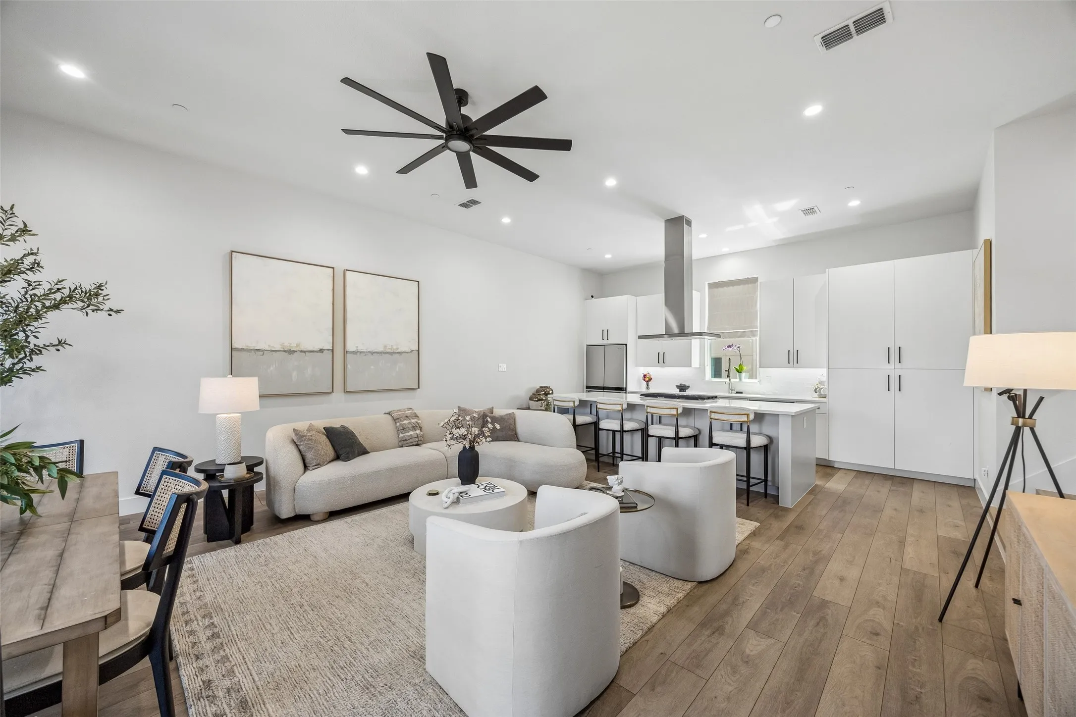 Condominium For Rent in Dallas County , 1865 Summit Avenue 102, Dallas, Texas 75206, 2 Bedroom, 3 Bathroom, 2 Garage spaces, 1,524 Sqft, built in 2019, mls#21388890, Real Estate Agent in Dallas, Homes For Rent in Dallas county, Homes For Rent in Dallas, Realtor in Dallas Texas, Real Estate Brokerage Independent Realty Texas, Luminita Cordes Realtor