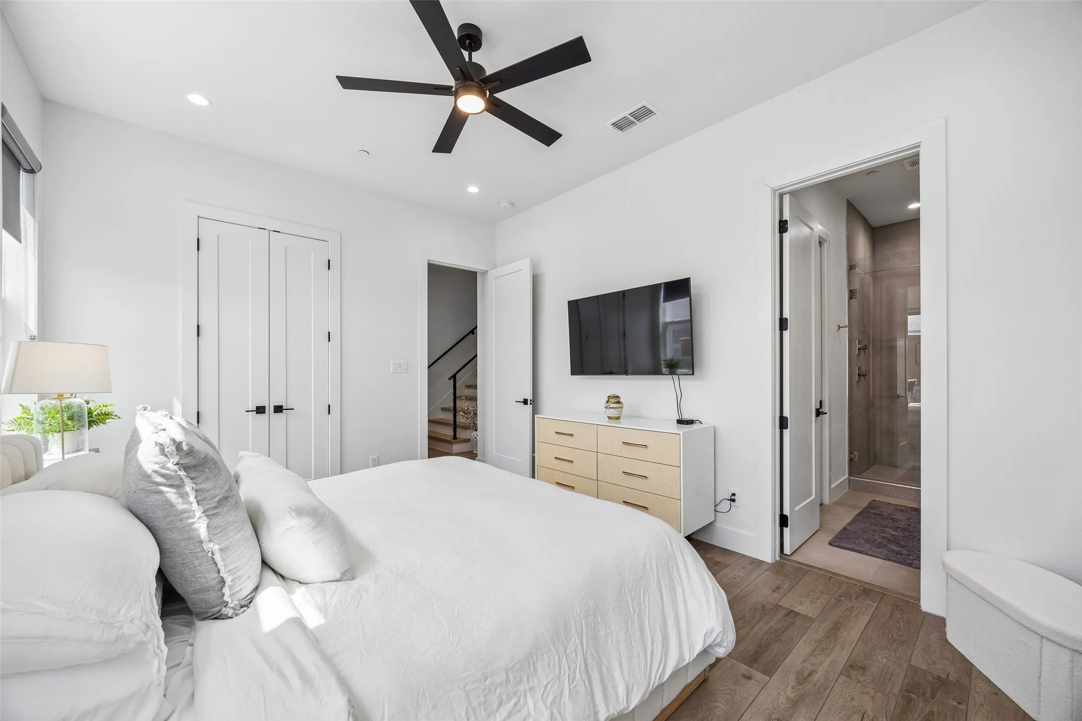 Condominium For Rent in Dallas County , 1865 Summit Avenue 102, Dallas, Texas 75206, 2 Bedroom, 3 Bathroom, 2 Garage spaces, 1,524 Sqft, built in 2019, mls#21388890, Real Estate Agent in Dallas, Homes For Rent in Dallas county, Homes For Rent in Dallas, Realtor in Dallas Texas, Real Estate Brokerage Independent Realty Texas, Luminita Cordes Realtor
