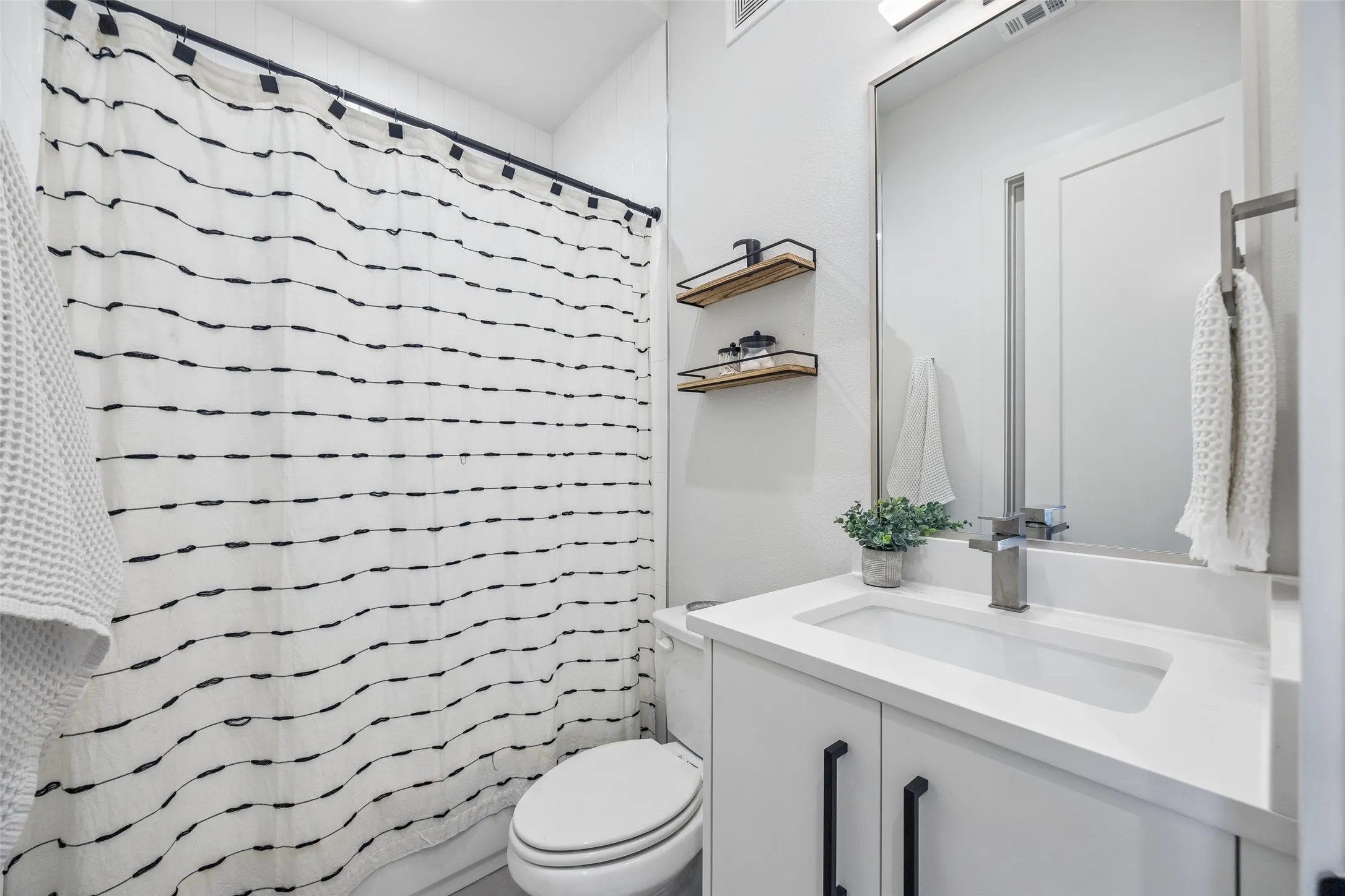 Condominium For Rent in Dallas County , 1865 Summit Avenue 102, Dallas, Texas 75206, 2 Bedroom, 3 Bathroom, 2 Garage spaces, 1,524 Sqft, built in 2019, mls#21388890, Real Estate Agent in Dallas, Homes For Rent in Dallas county, Homes For Rent in Dallas, Realtor in Dallas Texas, Real Estate Brokerage Independent Realty Texas, Luminita Cordes Realtor
