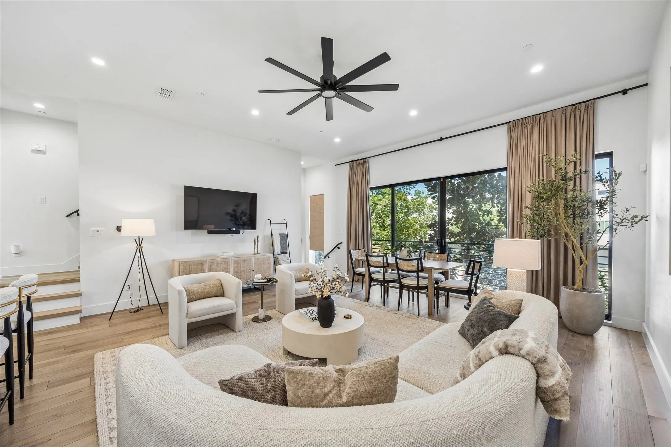 Condominium For Rent in Dallas County , 1865 Summit Avenue 102, Dallas, Texas 75206, 2 Bedroom, 3 Bathroom, 2 Garage spaces, 1,524 Sqft, built in 2019, mls#21388890, Real Estate Agent in Dallas, Homes For Rent in Dallas county, Homes For Rent in Dallas, Realtor in Dallas Texas, Real Estate Brokerage Independent Realty Texas, Luminita Cordes Realtor