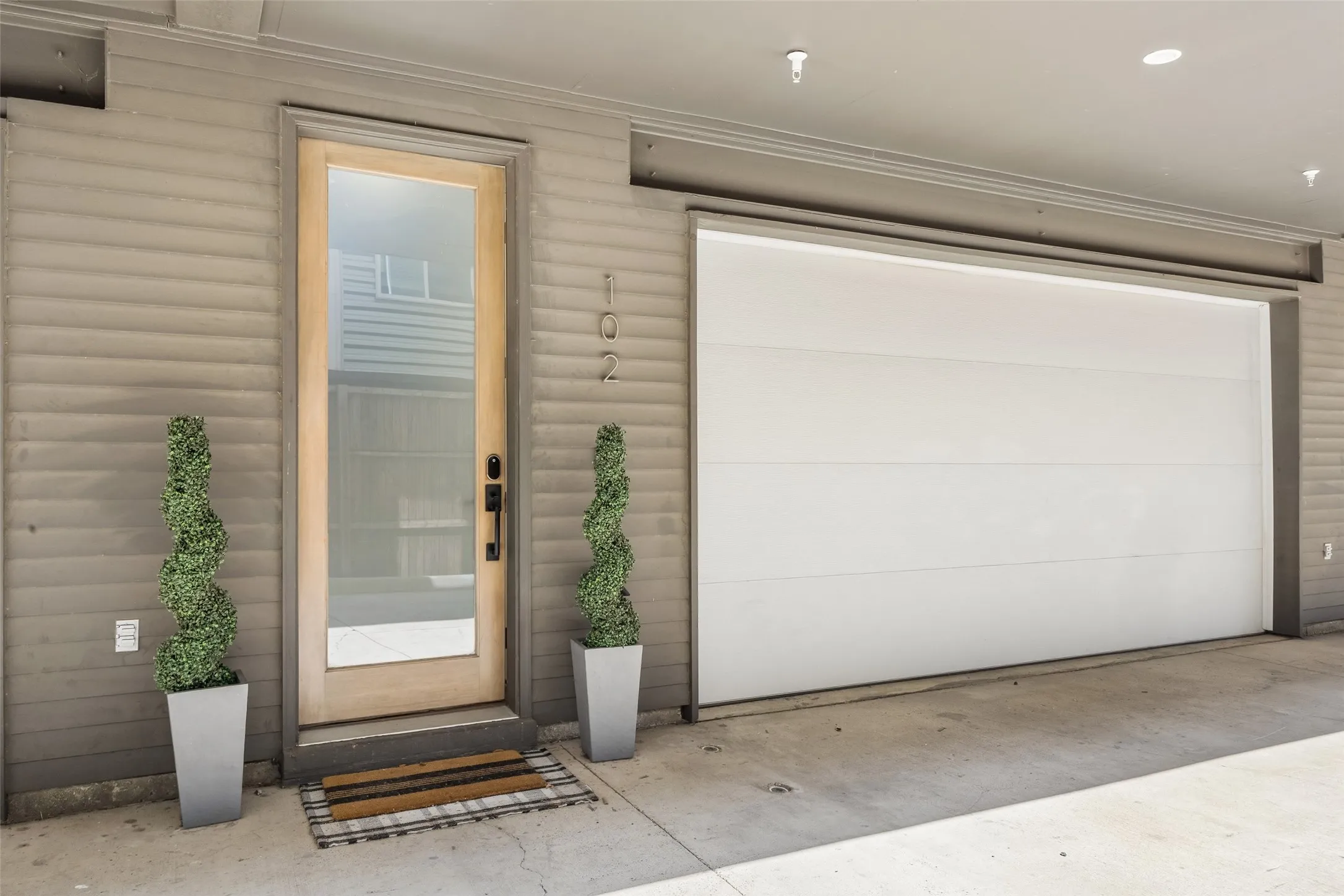 Condominium For Rent in Dallas County , 1865 Summit Avenue 102, Dallas, Texas 75206, 2 Bedroom, 3 Bathroom, 2 Garage spaces, 1,524 Sqft, built in 2019, mls#21388890, Real Estate Agent in Dallas, Homes For Rent in Dallas county, Homes For Rent in Dallas, Realtor in Dallas Texas, Real Estate Brokerage Independent Realty Texas, Luminita Cordes Realtor