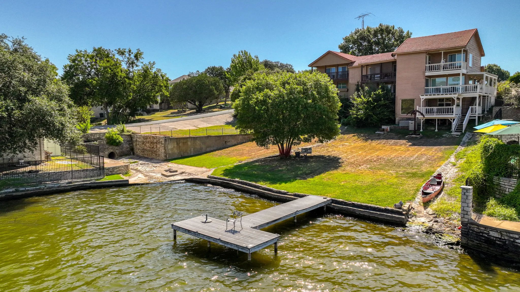 Condominium For Sale in Hood County , 4313 Crescent Drive 5, Granbury, Texas 76049, 2 Bedroom, 2 Bathroom, 1 Garage spaces, 1,424 Sqft, built in 1973, mls#21389961, Real Estate Agent in Granbury, Homes For Sale in Hood county, Homes For Sale in Granbury, Realtor in Granbury Texas, Real Estate Brokerage Independent Realty Texas, Luminita Cordes Realtor