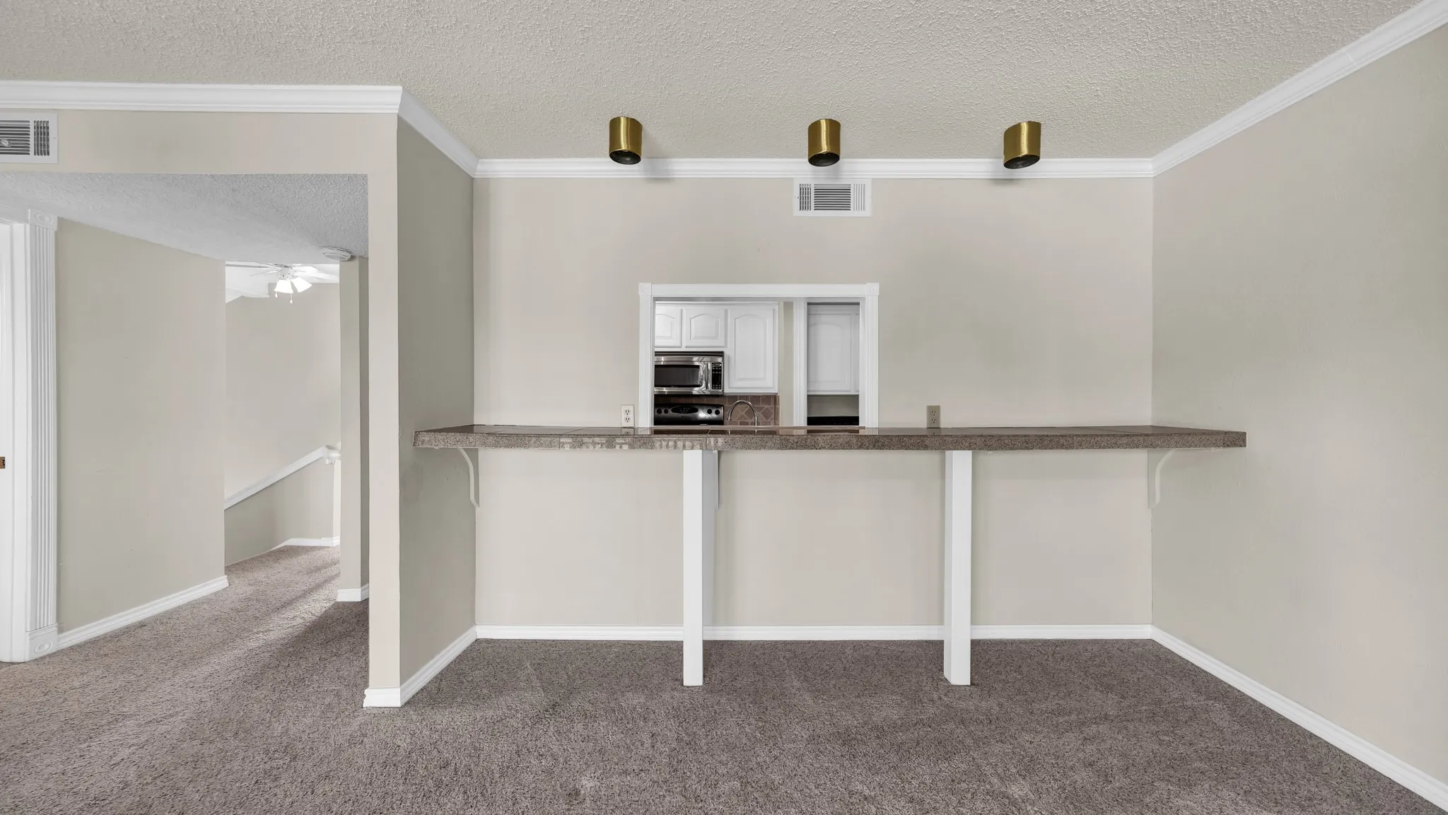 Condominium For Sale in Hood County , 4313 Crescent Drive 5, Granbury, Texas 76049, 2 Bedroom, 2 Bathroom, 1 Garage spaces, 1,424 Sqft, built in 1973, mls#21389961, Real Estate Agent in Granbury, Homes For Sale in Hood county, Homes For Sale in Granbury, Realtor in Granbury Texas, Real Estate Brokerage Independent Realty Texas, Luminita Cordes Realtor