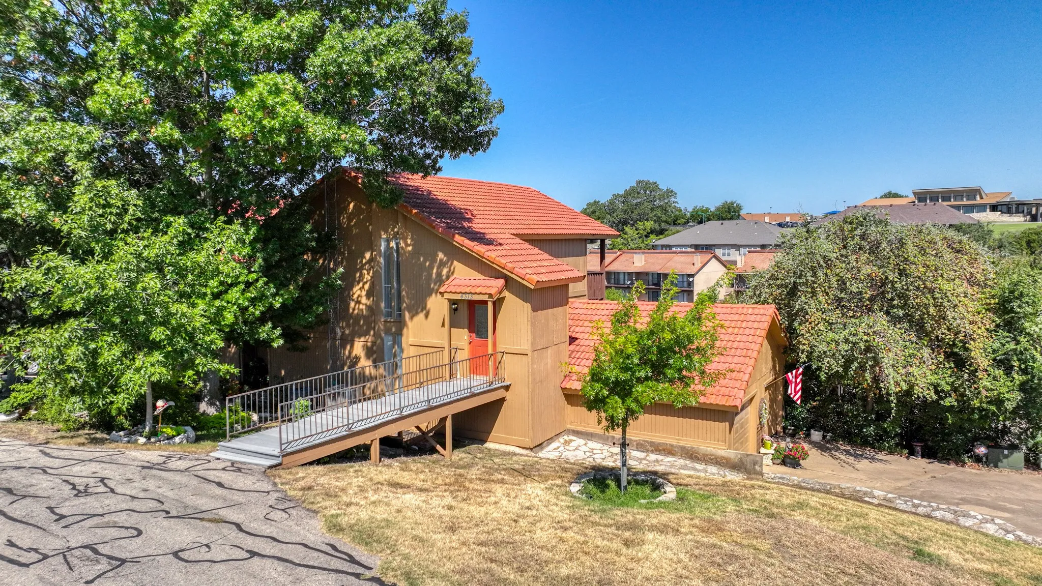 Condominium For Sale in Hood County , 4313 Crescent Drive 5, Granbury, Texas 76049, 2 Bedroom, 2 Bathroom, 1 Garage spaces, 1,424 Sqft, built in 1973, mls#21389961, Real Estate Agent in Granbury, Homes For Sale in Hood county, Homes For Sale in Granbury, Realtor in Granbury Texas, Real Estate Brokerage Independent Realty Texas, Luminita Cordes Realtor