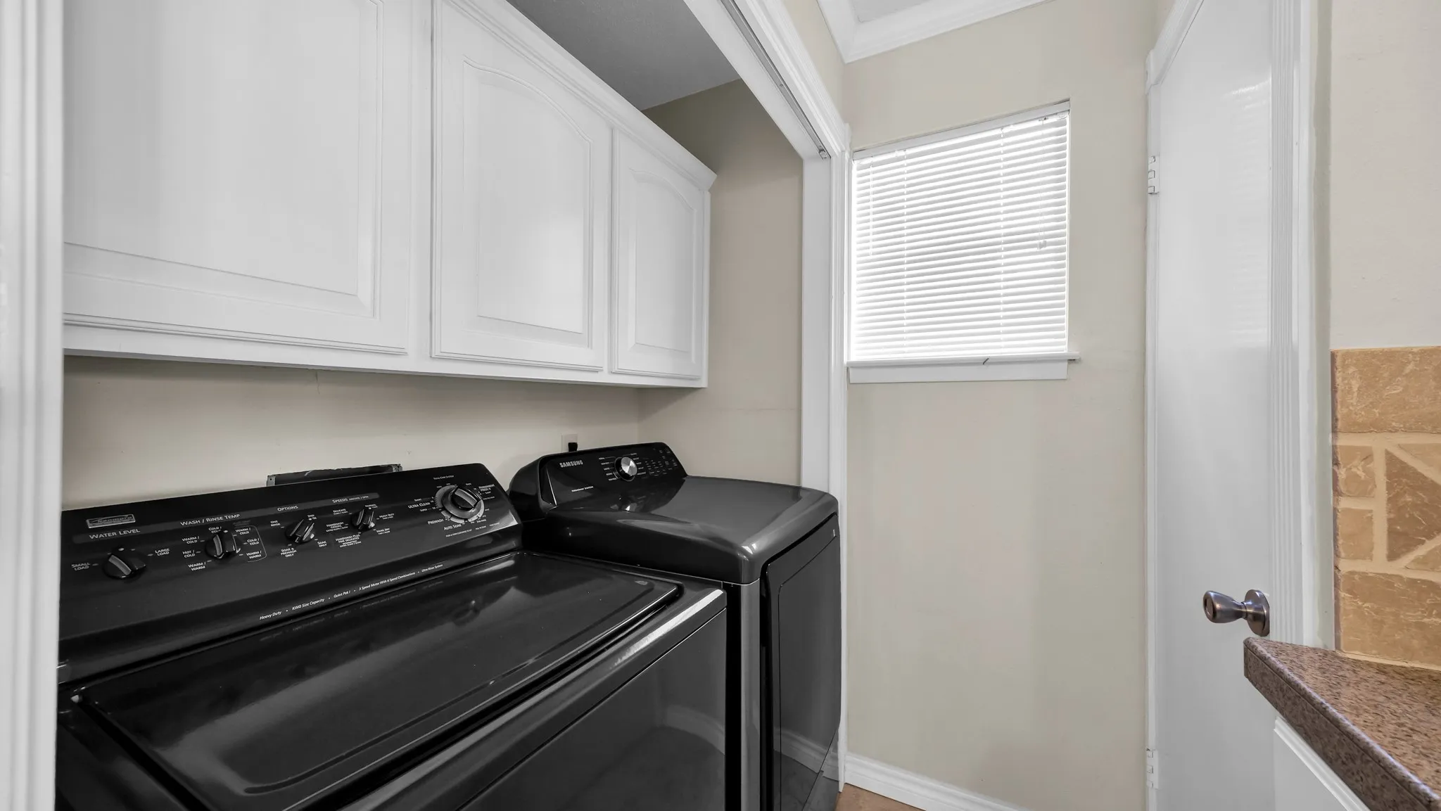 Condominium For Sale in Hood County , 4313 Crescent Drive 5, Granbury, Texas 76049, 2 Bedroom, 2 Bathroom, 1 Garage spaces, 1,424 Sqft, built in 1973, mls#21389961, Real Estate Agent in Granbury, Homes For Sale in Hood county, Homes For Sale in Granbury, Realtor in Granbury Texas, Real Estate Brokerage Independent Realty Texas, Luminita Cordes Realtor
