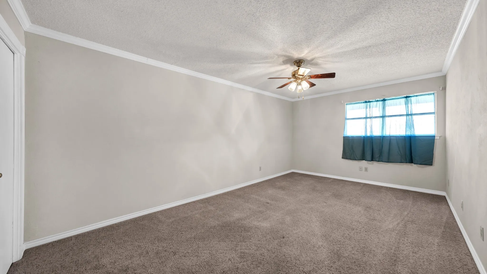 Condominium For Sale in Hood County , 4313 Crescent Drive 5, Granbury, Texas 76049, 2 Bedroom, 2 Bathroom, 1 Garage spaces, 1,424 Sqft, built in 1973, mls#21389961, Real Estate Agent in Granbury, Homes For Sale in Hood county, Homes For Sale in Granbury, Realtor in Granbury Texas, Real Estate Brokerage Independent Realty Texas, Luminita Cordes Realtor