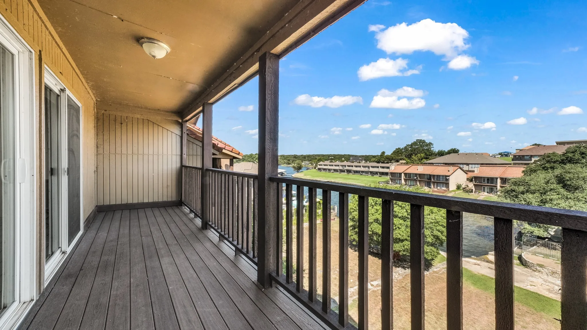 Condominium For Sale in Hood County , 4313 Crescent Drive 5, Granbury, Texas 76049, 2 Bedroom, 2 Bathroom, 1 Garage spaces, 1,424 Sqft, built in 1973, mls#21389961, Real Estate Agent in Granbury, Homes For Sale in Hood county, Homes For Sale in Granbury, Realtor in Granbury Texas, Real Estate Brokerage Independent Realty Texas, Luminita Cordes Realtor