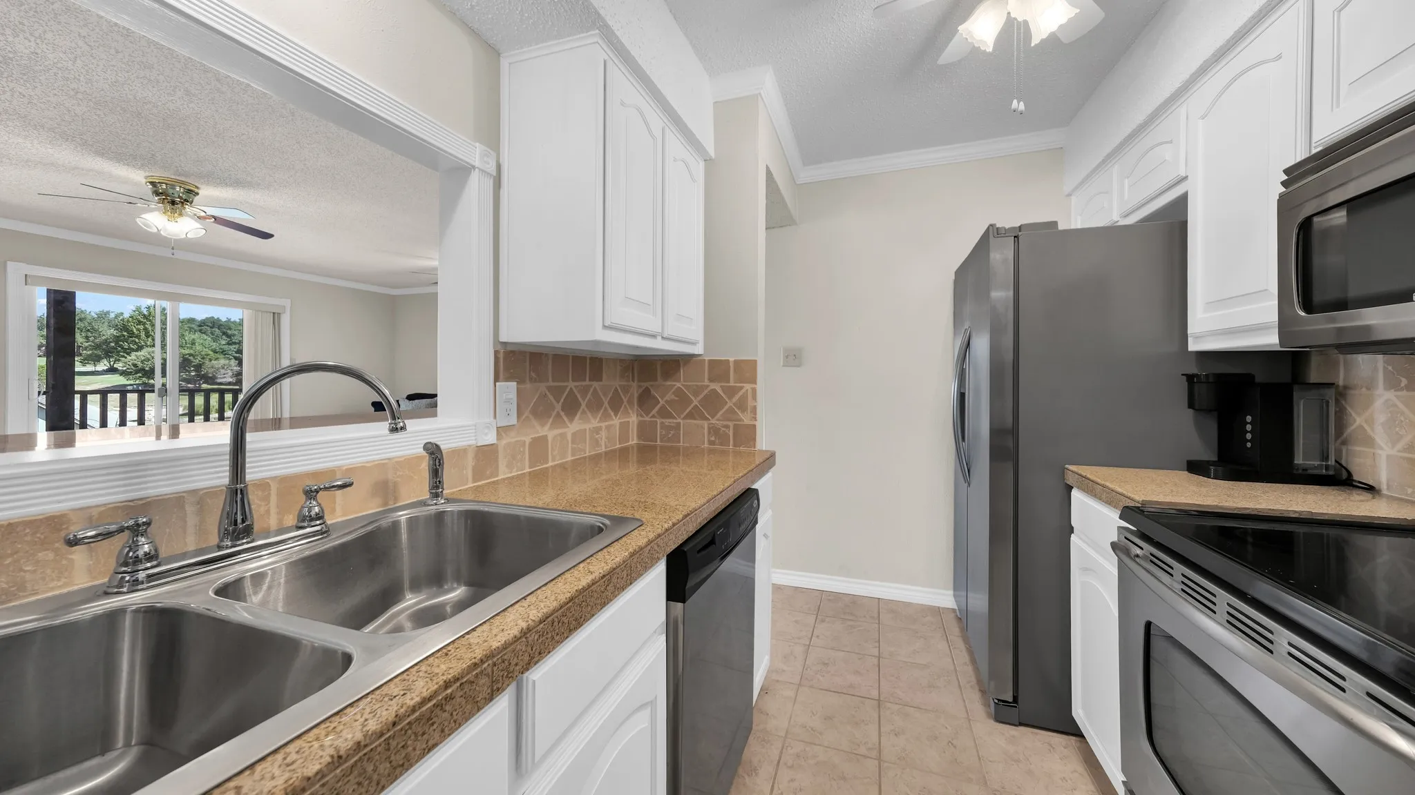 Condominium For Sale in Hood County , 4313 Crescent Drive 5, Granbury, Texas 76049, 2 Bedroom, 2 Bathroom, 1 Garage spaces, 1,424 Sqft, built in 1973, mls#21389961, Real Estate Agent in Granbury, Homes For Sale in Hood county, Homes For Sale in Granbury, Realtor in Granbury Texas, Real Estate Brokerage Independent Realty Texas, Luminita Cordes Realtor