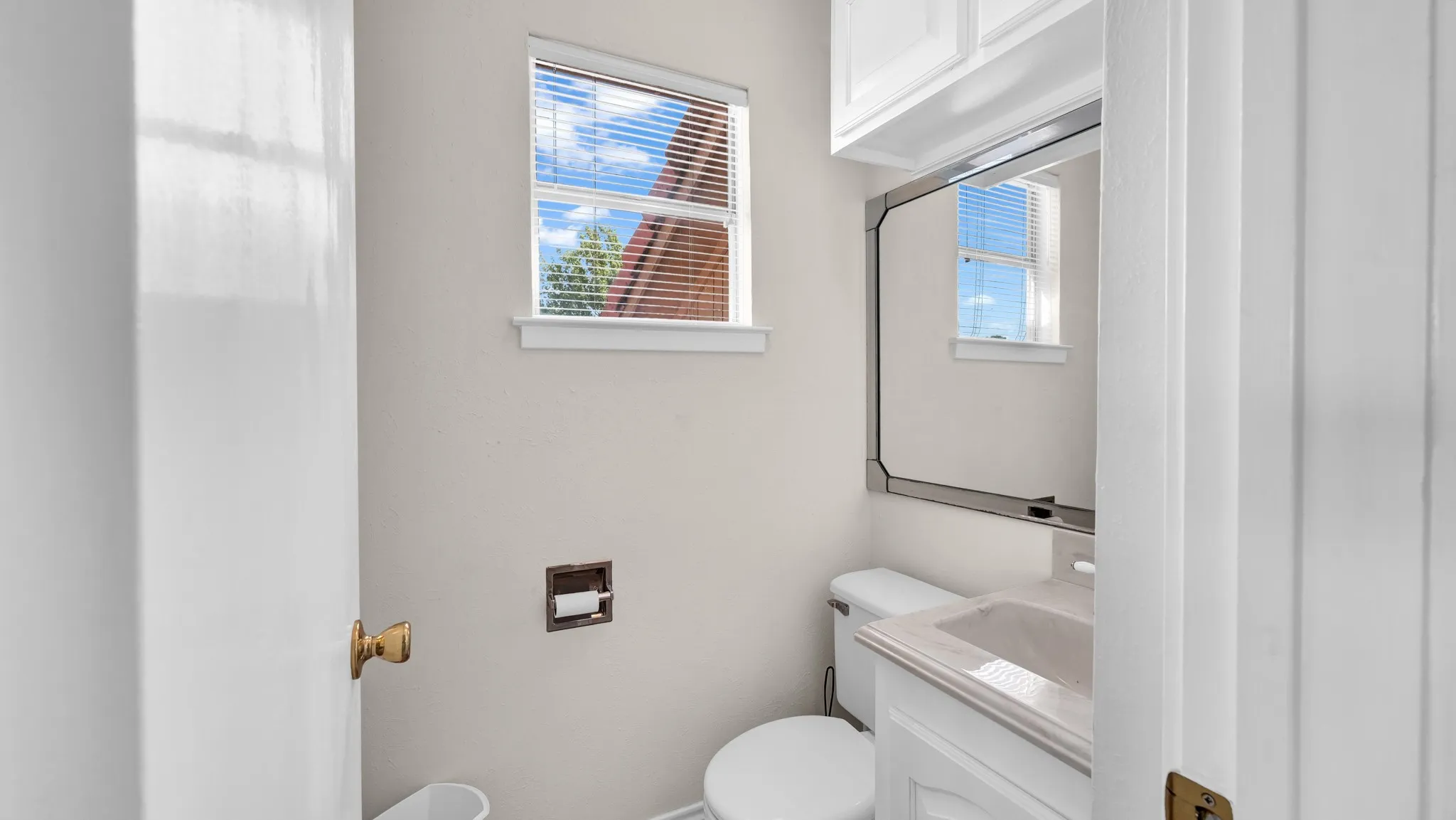 Condominium For Sale in Hood County , 4313 Crescent Drive 5, Granbury, Texas 76049, 2 Bedroom, 2 Bathroom, 1 Garage spaces, 1,424 Sqft, built in 1973, mls#21389961, Real Estate Agent in Granbury, Homes For Sale in Hood county, Homes For Sale in Granbury, Realtor in Granbury Texas, Real Estate Brokerage Independent Realty Texas, Luminita Cordes Realtor
