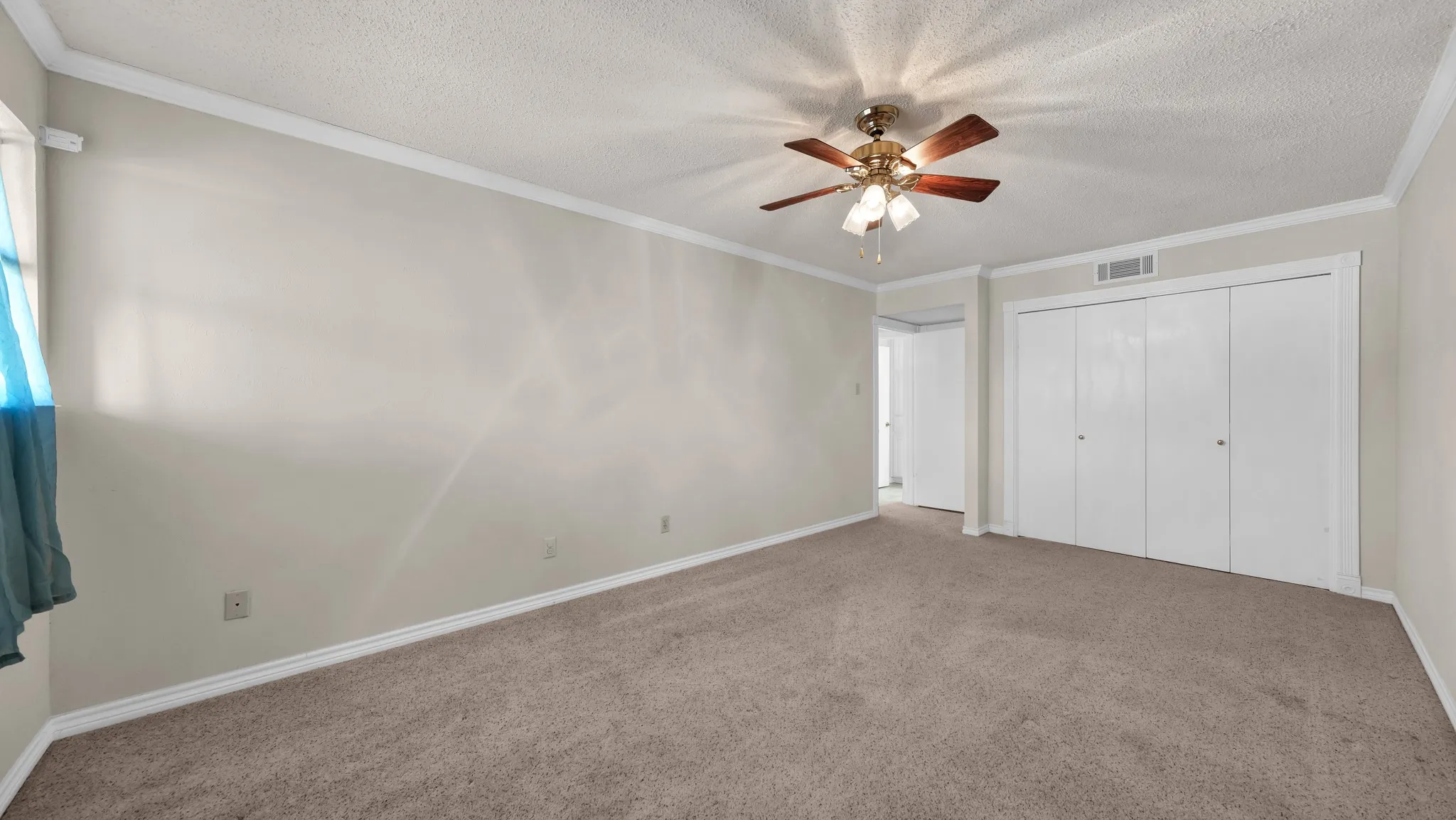 Condominium For Sale in Hood County , 4313 Crescent Drive 5, Granbury, Texas 76049, 2 Bedroom, 2 Bathroom, 1 Garage spaces, 1,424 Sqft, built in 1973, mls#21389961, Real Estate Agent in Granbury, Homes For Sale in Hood county, Homes For Sale in Granbury, Realtor in Granbury Texas, Real Estate Brokerage Independent Realty Texas, Luminita Cordes Realtor
