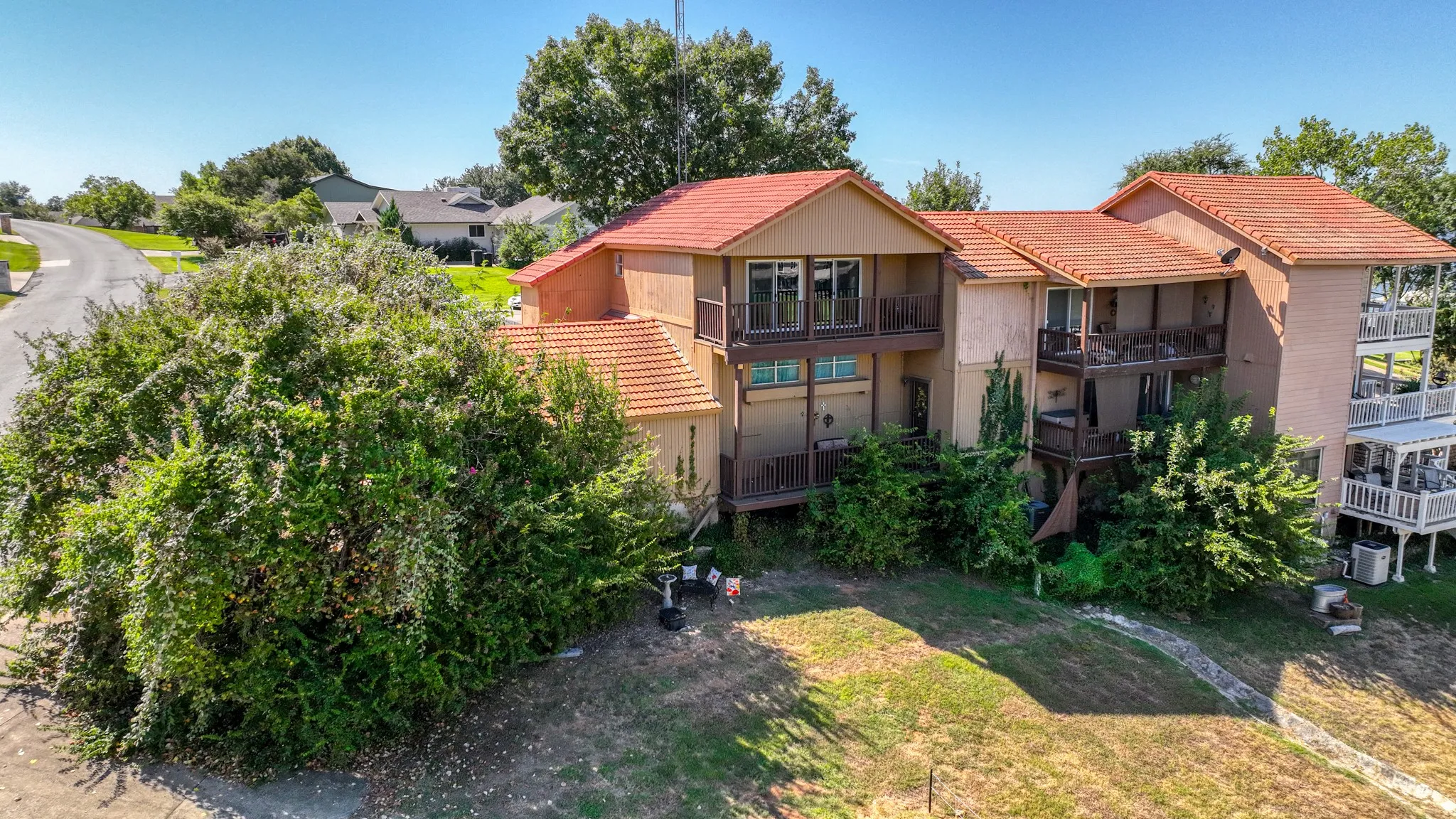 Condominium For Sale in Hood County , 4313 Crescent Drive 5, Granbury, Texas 76049, 2 Bedroom, 2 Bathroom, 1 Garage spaces, 1,424 Sqft, built in 1973, mls#21389961, Real Estate Agent in Granbury, Homes For Sale in Hood county, Homes For Sale in Granbury, Realtor in Granbury Texas, Real Estate Brokerage Independent Realty Texas, Luminita Cordes Realtor
