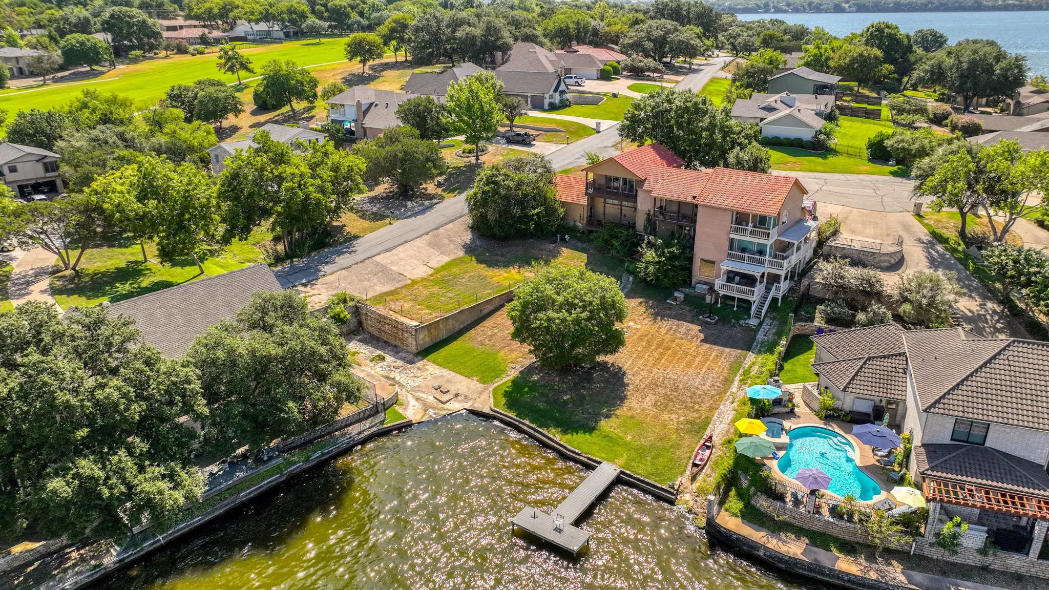 Condominium For Sale in Hood County , 4313 Crescent Drive 5, Granbury, Texas 76049, 2 Bedroom, 2 Bathroom, 1 Garage spaces, 1,424 Sqft, built in 1973, mls#21389961, Real Estate Agent in Granbury, Homes For Sale in Hood county, Homes For Sale in Granbury, Realtor in Granbury Texas, Real Estate Brokerage Independent Realty Texas, Luminita Cordes Realtor