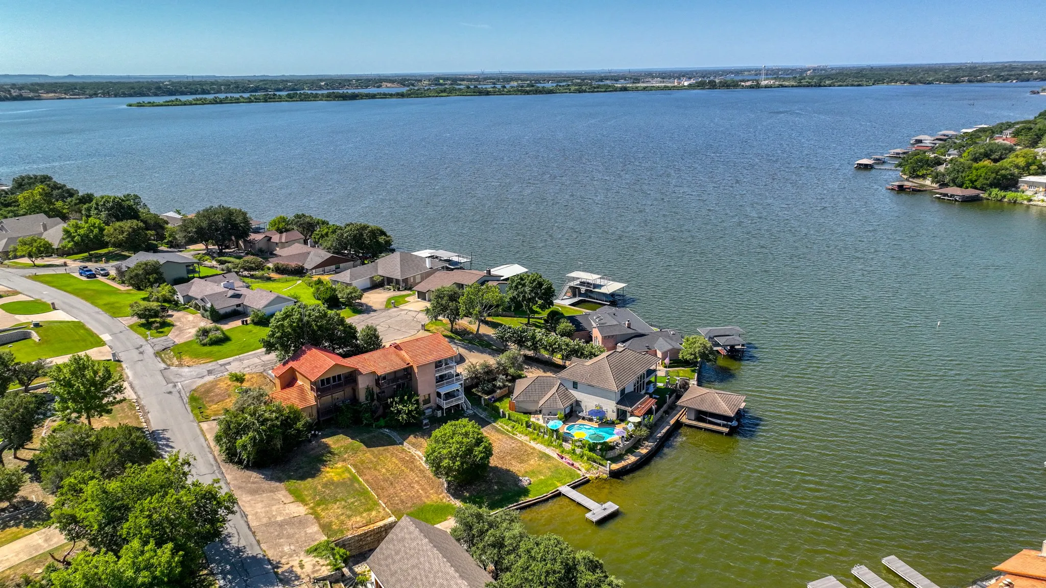 Condominium For Sale in Hood County , 4313 Crescent Drive 5, Granbury, Texas 76049, 2 Bedroom, 2 Bathroom, 1 Garage spaces, 1,424 Sqft, built in 1973, mls#21389961, Real Estate Agent in Granbury, Homes For Sale in Hood county, Homes For Sale in Granbury, Realtor in Granbury Texas, Real Estate Brokerage Independent Realty Texas, Luminita Cordes Realtor