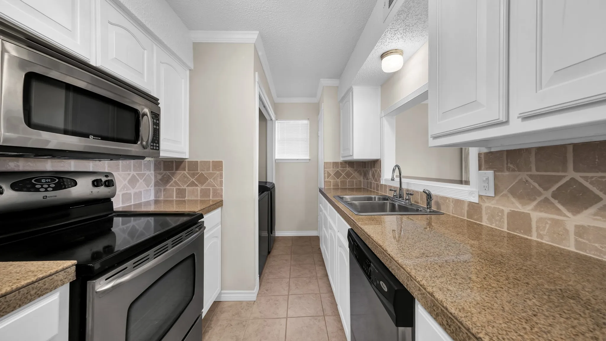 Condominium For Sale in Hood County , 4313 Crescent Drive 5, Granbury, Texas 76049, 2 Bedroom, 2 Bathroom, 1 Garage spaces, 1,424 Sqft, built in 1973, mls#21389961, Real Estate Agent in Granbury, Homes For Sale in Hood county, Homes For Sale in Granbury, Realtor in Granbury Texas, Real Estate Brokerage Independent Realty Texas, Luminita Cordes Realtor