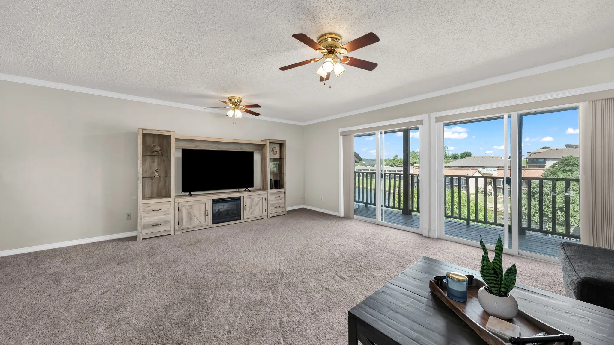 Condominium For Sale in Hood County , 4313 Crescent Drive 5, Granbury, Texas 76049, 2 Bedroom, 2 Bathroom, 1 Garage spaces, 1,424 Sqft, built in 1973, mls#21389961, Real Estate Agent in Granbury, Homes For Sale in Hood county, Homes For Sale in Granbury, Realtor in Granbury Texas, Real Estate Brokerage Independent Realty Texas, Luminita Cordes Realtor