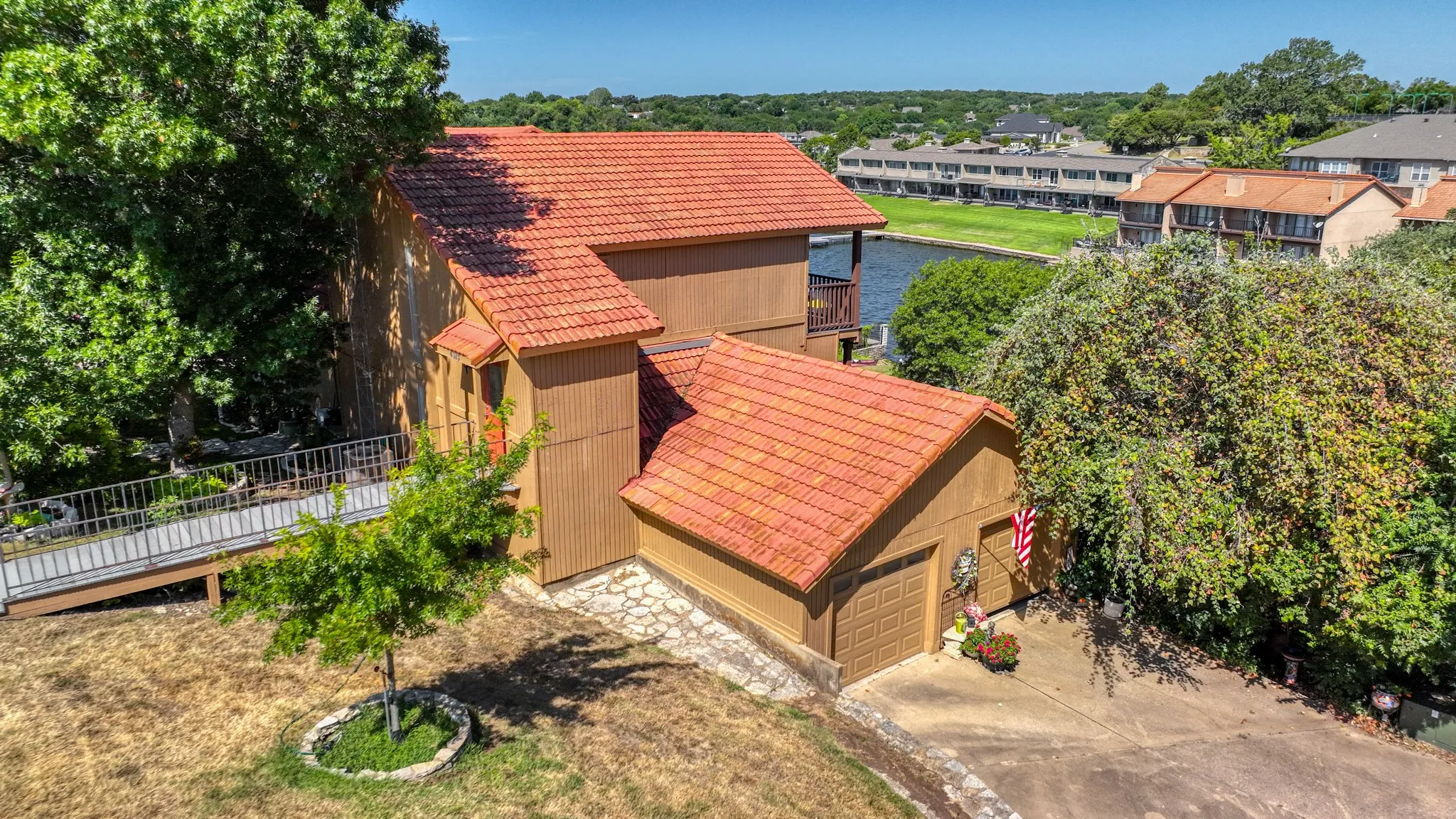 Condominium For Sale in Hood County , 4313 Crescent Drive 5, Granbury, Texas 76049, 2 Bedroom, 2 Bathroom, 1 Garage spaces, 1,424 Sqft, built in 1973, mls#21389961, Real Estate Agent in Granbury, Homes For Sale in Hood county, Homes For Sale in Granbury, Realtor in Granbury Texas, Real Estate Brokerage Independent Realty Texas, Luminita Cordes Realtor
