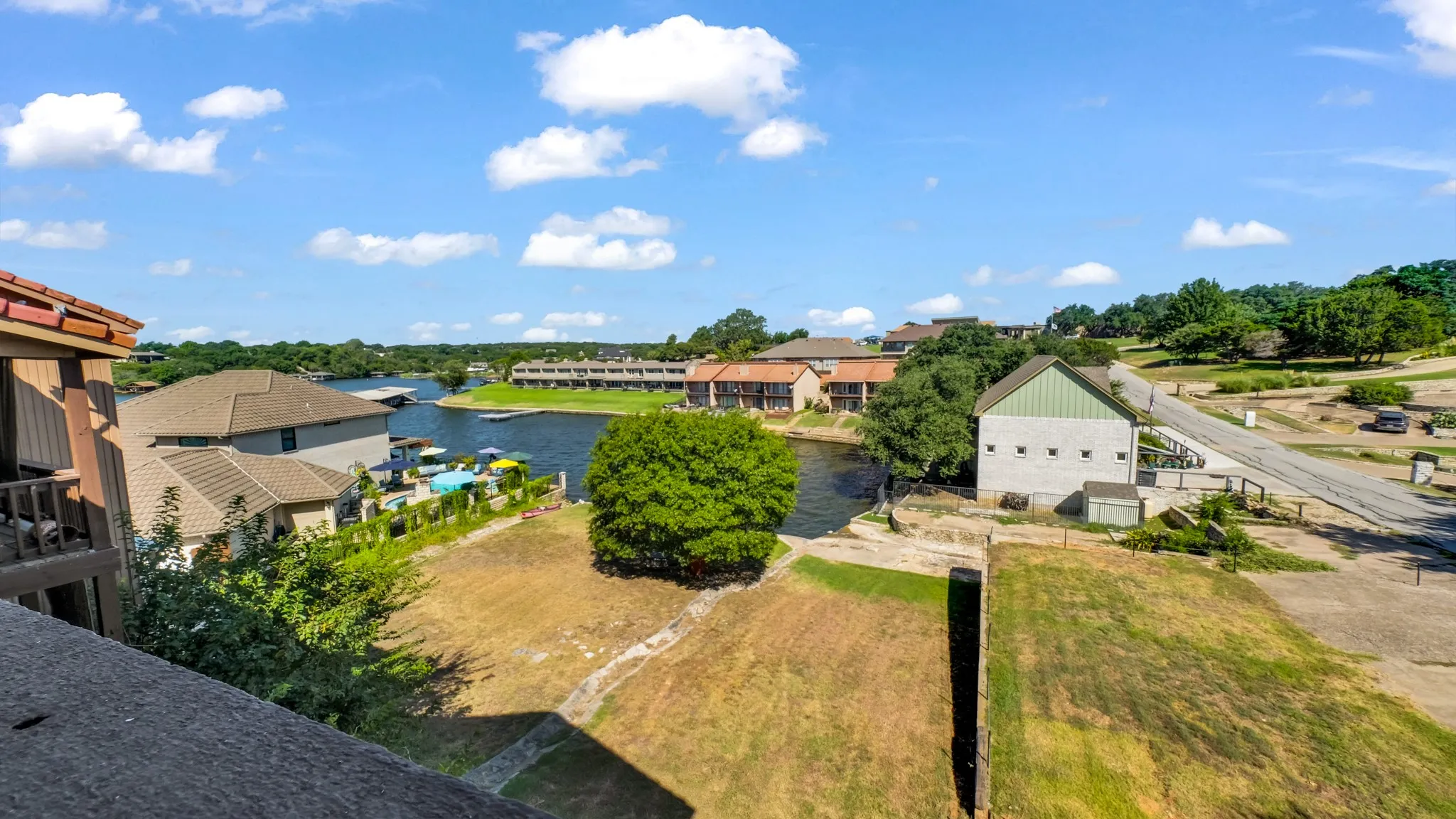 Condominium For Sale in Hood County , 4313 Crescent Drive 5, Granbury, Texas 76049, 2 Bedroom, 2 Bathroom, 1 Garage spaces, 1,424 Sqft, built in 1973, mls#21389961, Real Estate Agent in Granbury, Homes For Sale in Hood county, Homes For Sale in Granbury, Realtor in Granbury Texas, Real Estate Brokerage Independent Realty Texas, Luminita Cordes Realtor