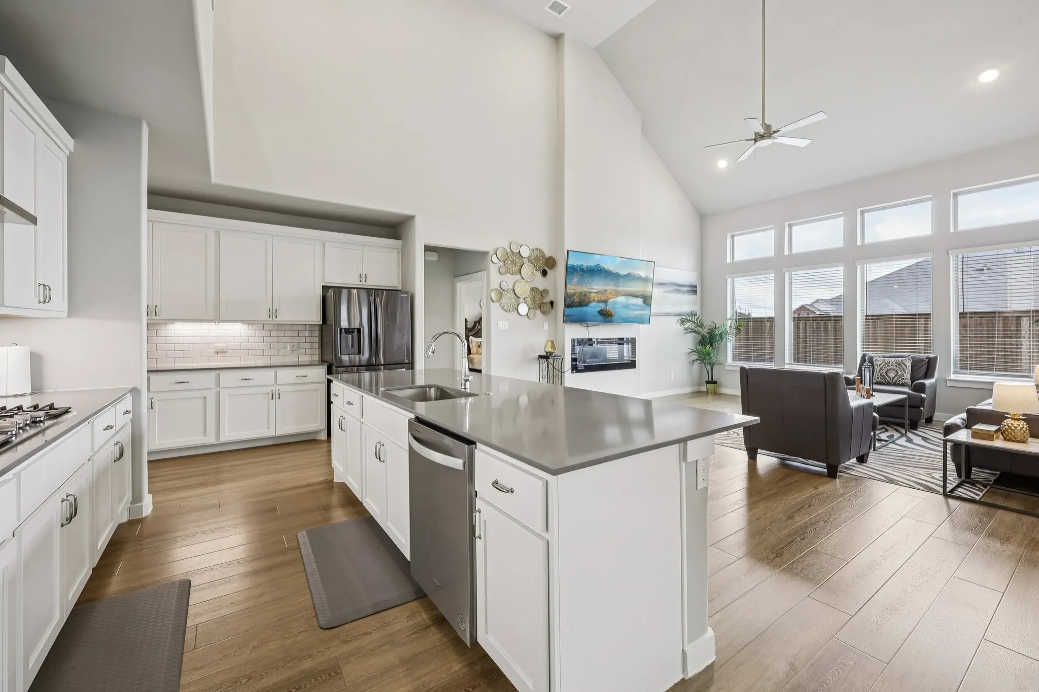 Single Family Residence For Sale in Denton County , 1601 Thunderbird Drive, Fort Worth, Texas 76052, 5 Bedroom, 5 Bathroom, 3 Garage spaces, 4,121 Sqft, built in 2022, mls#21392073, Real Estate Agent in Fort Worth, Homes For Sale in Denton county, Homes For Sale in Fort Worth, Realtor in Fort Worth Texas, Real Estate Brokerage Independent Realty Texas, Luminita Cordes Realtor