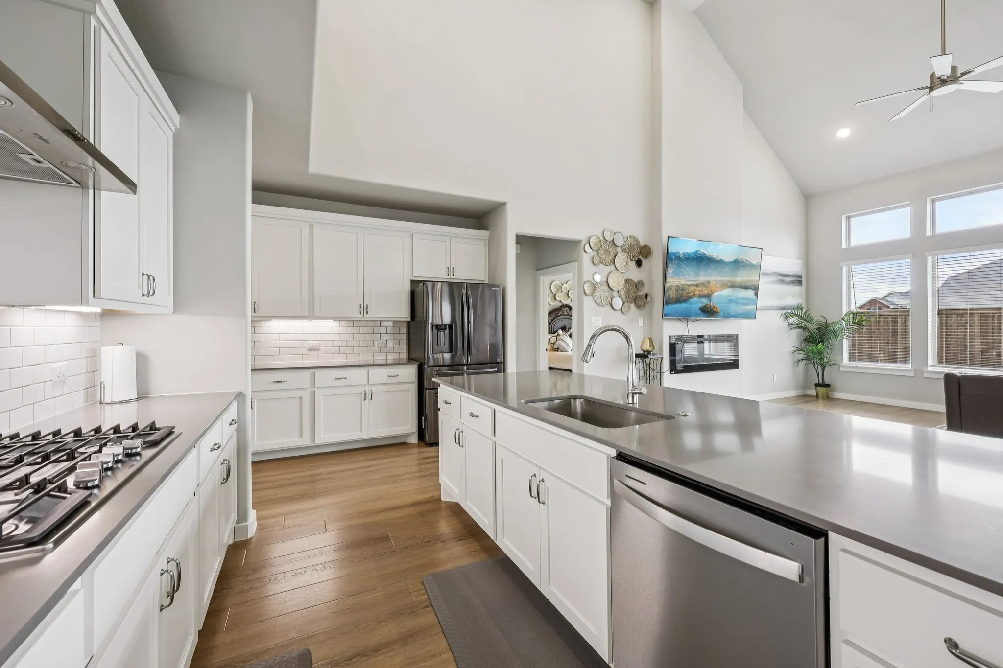 Single Family Residence For Sale in Denton County , 1601 Thunderbird Drive, Fort Worth, Texas 76052, 5 Bedroom, 5 Bathroom, 3 Garage spaces, 4,121 Sqft, built in 2022, mls#21392073, Real Estate Agent in Fort Worth, Homes For Sale in Denton county, Homes For Sale in Fort Worth, Realtor in Fort Worth Texas, Real Estate Brokerage Independent Realty Texas, Luminita Cordes Realtor