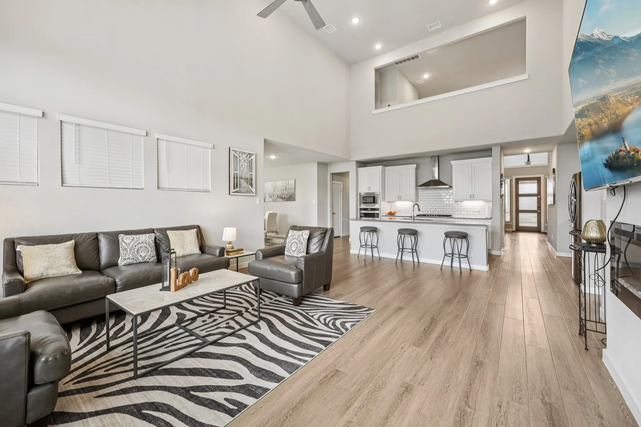 Single Family Residence For Sale in Denton County , 1601 Thunderbird Drive, Fort Worth, Texas 76052, 5 Bedroom, 5 Bathroom, 3 Garage spaces, 4,121 Sqft, built in 2022, mls#21392073, Real Estate Agent in Fort Worth, Homes For Sale in Denton county, Homes For Sale in Fort Worth, Realtor in Fort Worth Texas, Real Estate Brokerage Independent Realty Texas, Luminita Cordes Realtor