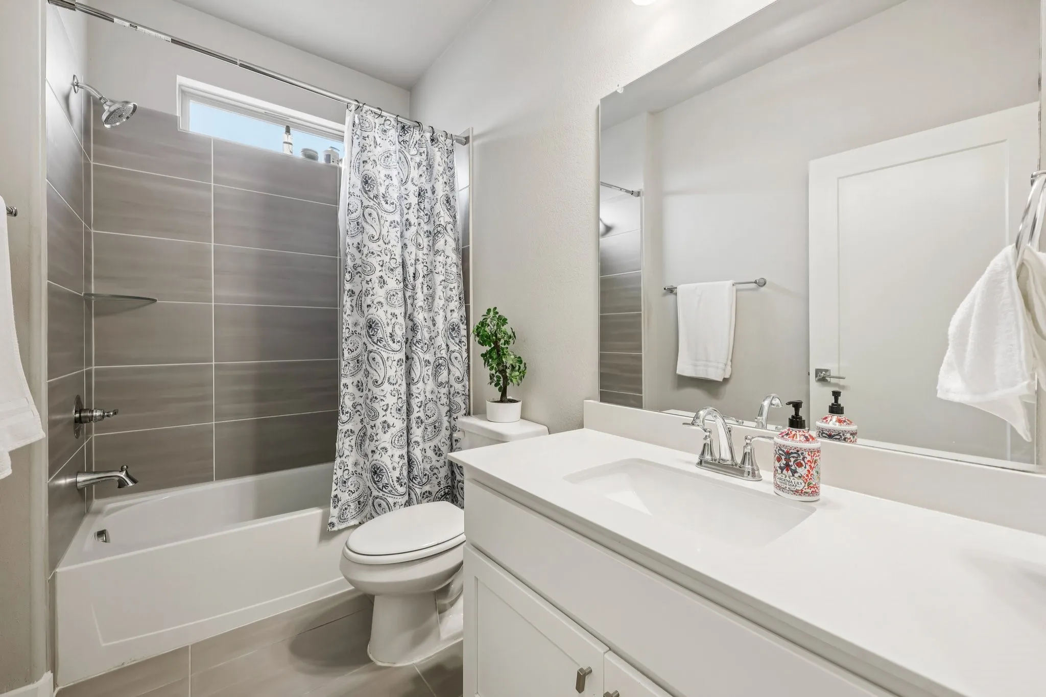 Single Family Residence For Sale in Denton County , 1601 Thunderbird Drive, Fort Worth, Texas 76052, 5 Bedroom, 5 Bathroom, 3 Garage spaces, 4,121 Sqft, built in 2022, mls#21392073, Real Estate Agent in Fort Worth, Homes For Sale in Denton county, Homes For Sale in Fort Worth, Realtor in Fort Worth Texas, Real Estate Brokerage Independent Realty Texas, Luminita Cordes Realtor