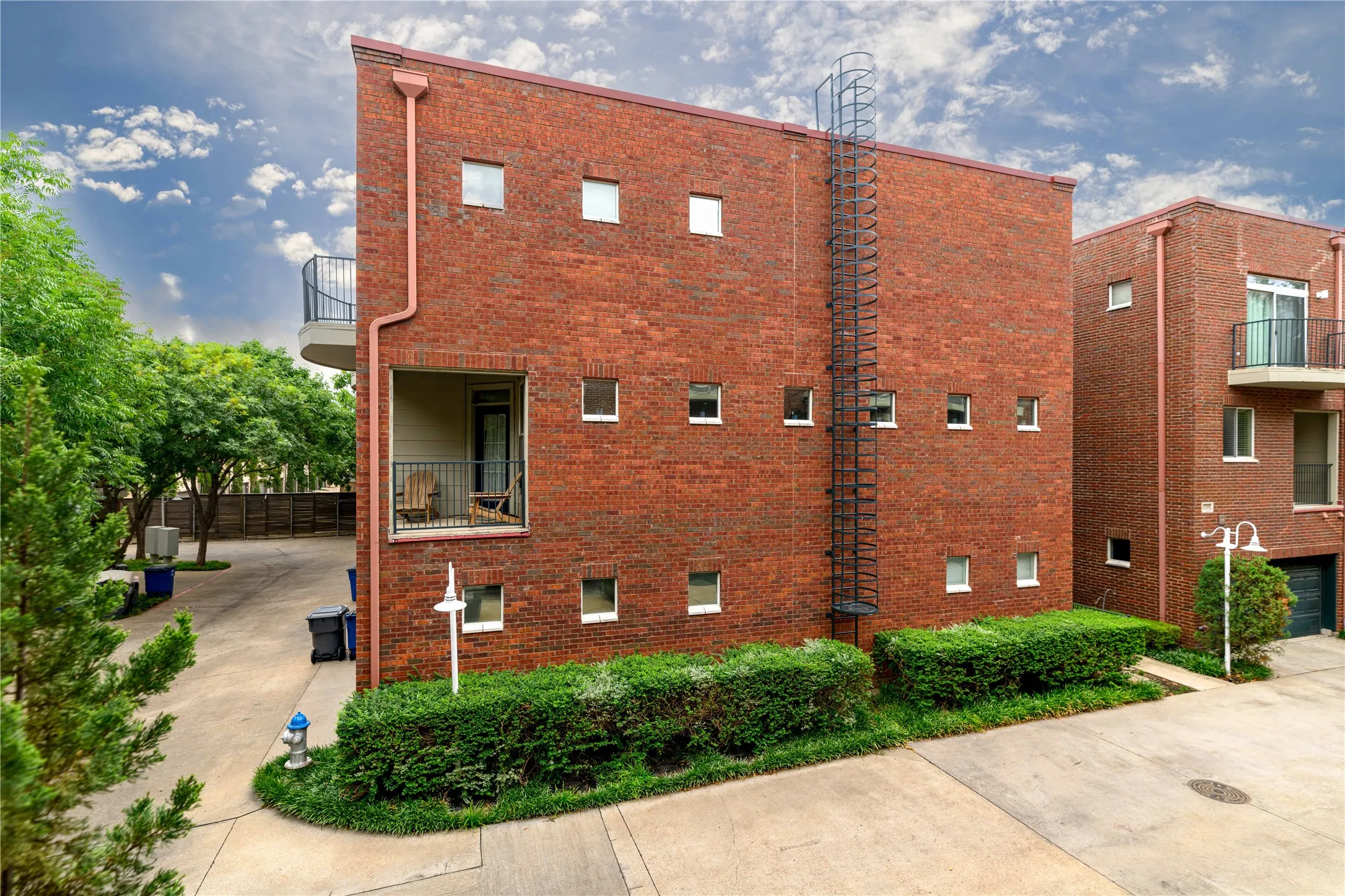 Condominium For Rent in Dallas County , 4239 Rawlins Street 7, Dallas, Texas 75219, 3 Bedroom, 4 Bathroom, 2 Garage spaces, 2,029 Sqft, built in 2005, mls#21391419, Real Estate Agent in Dallas, Homes For Rent in Dallas county, Homes For Rent in Dallas, Realtor in Dallas Texas, Real Estate Brokerage Independent Realty Texas, Luminita Cordes Realtor