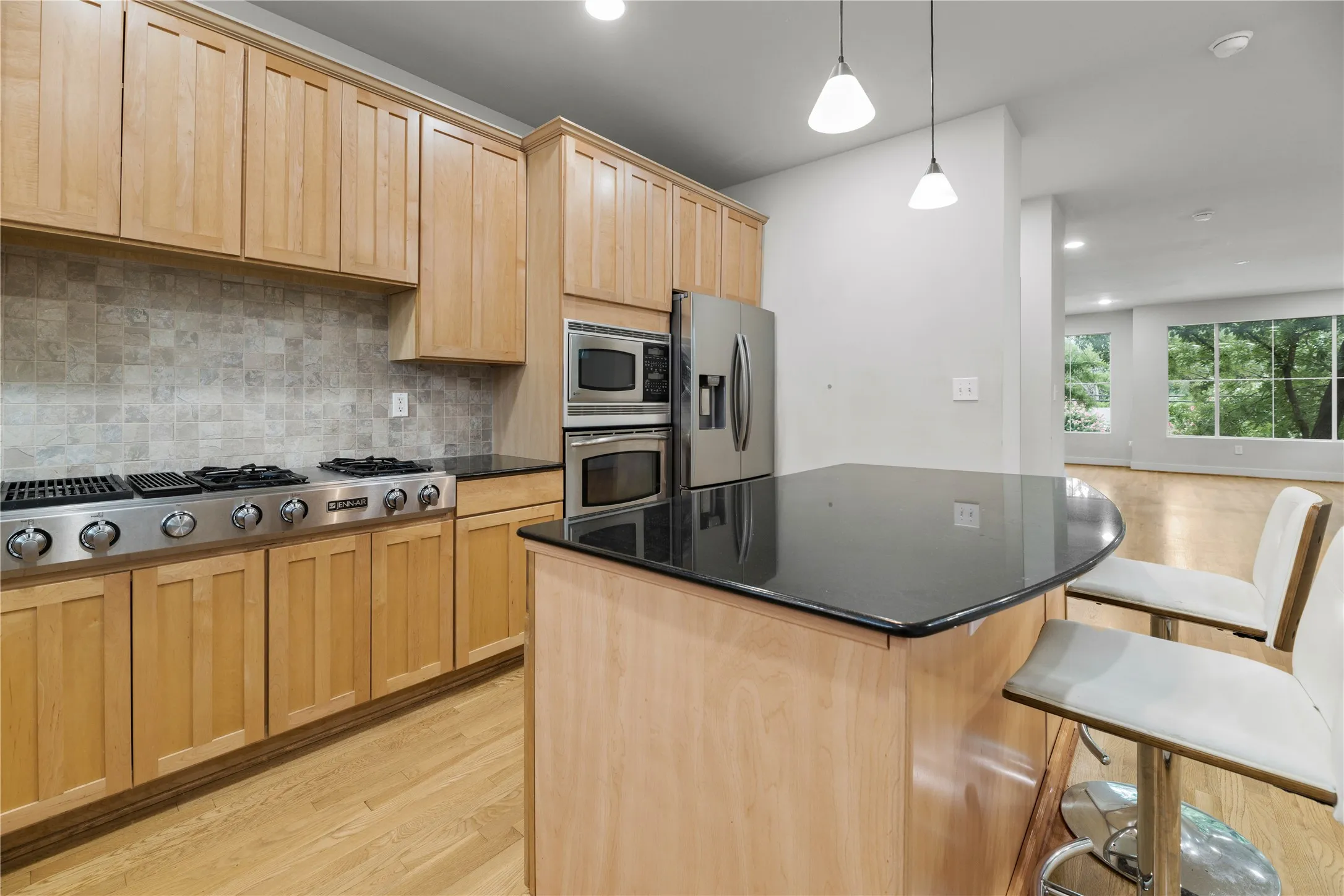 Condominium For Rent in Dallas County , 4239 Rawlins Street 7, Dallas, Texas 75219, 3 Bedroom, 4 Bathroom, 2 Garage spaces, 2,029 Sqft, built in 2005, mls#21391419, Real Estate Agent in Dallas, Homes For Rent in Dallas county, Homes For Rent in Dallas, Realtor in Dallas Texas, Real Estate Brokerage Independent Realty Texas, Luminita Cordes Realtor