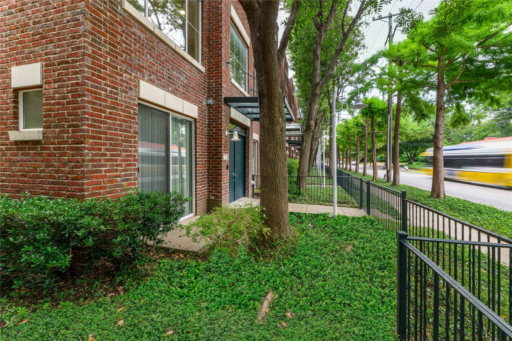 Condominium For Rent in Dallas County , 4239 Rawlins Street 7, Dallas, Texas 75219, 3 Bedroom, 4 Bathroom, 2 Garage spaces, 2,029 Sqft, built in 2005, mls#21391419, Real Estate Agent in Dallas, Homes For Rent in Dallas county, Homes For Rent in Dallas, Realtor in Dallas Texas, Real Estate Brokerage Independent Realty Texas, Luminita Cordes Realtor